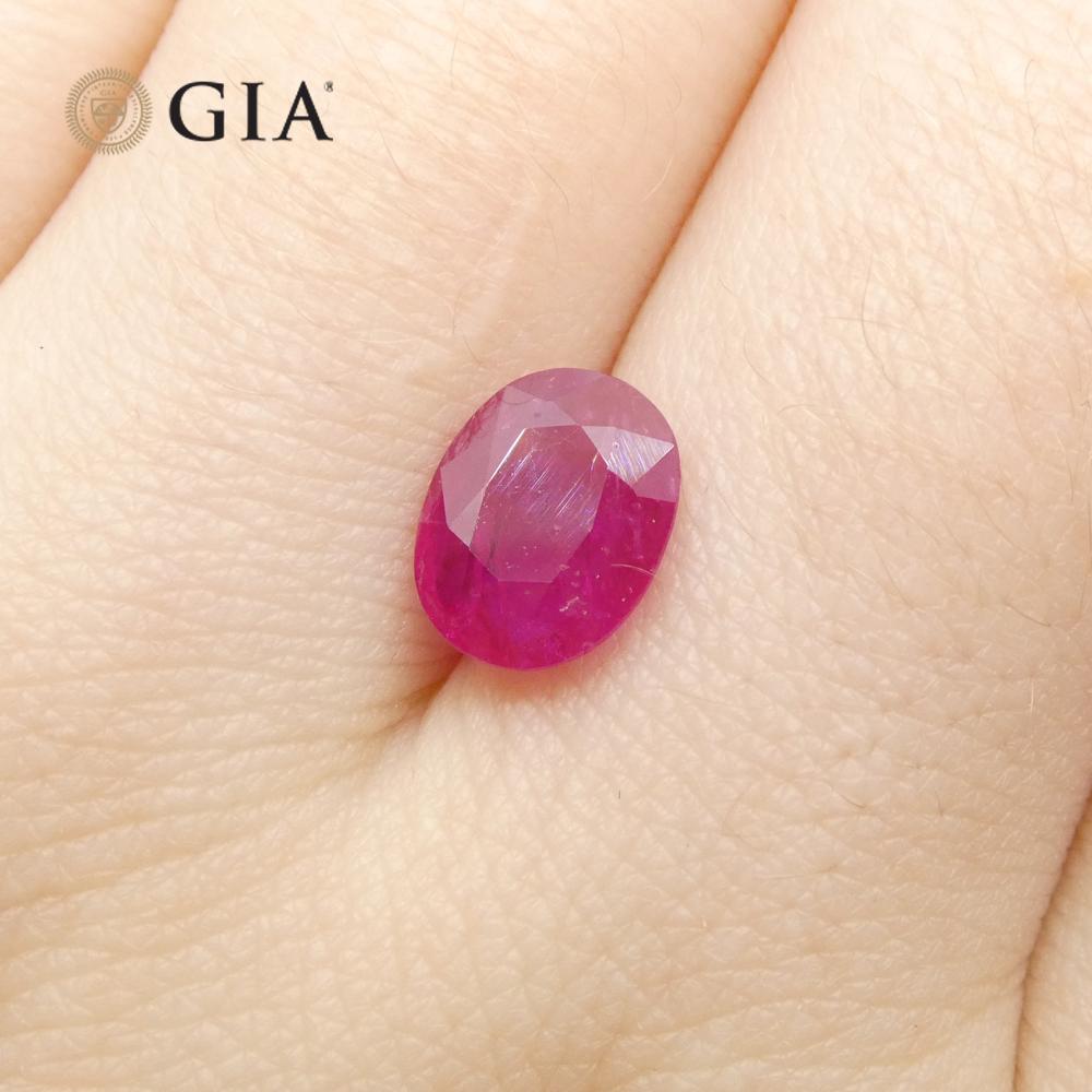 1.85ct Rubino ovale rosso violaceo certificato GIA Mozambico in vendita 7