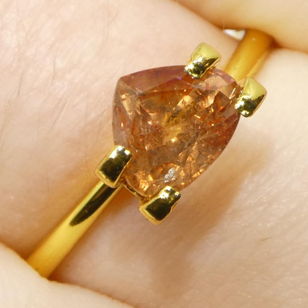 1,85 Karat birnenförmiger rosa-orangefarbener Saphir aus Tansania, unerhitzt (Brillantschliff) im Angebot