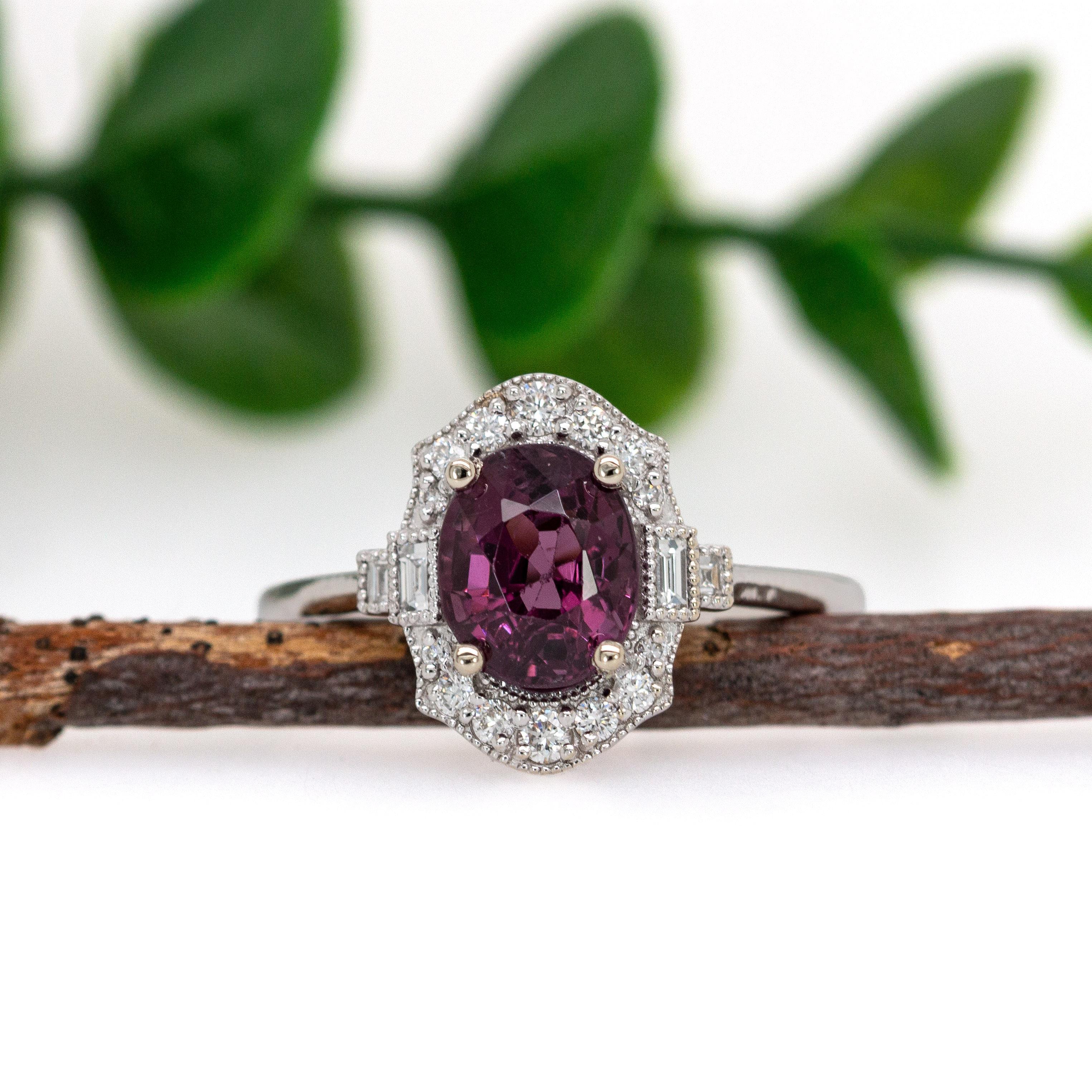 1,85ct lila Spinell und natürliche Diamanten Ring in massivem 14K Weißgold (Zeitgenössisch) im Angebot