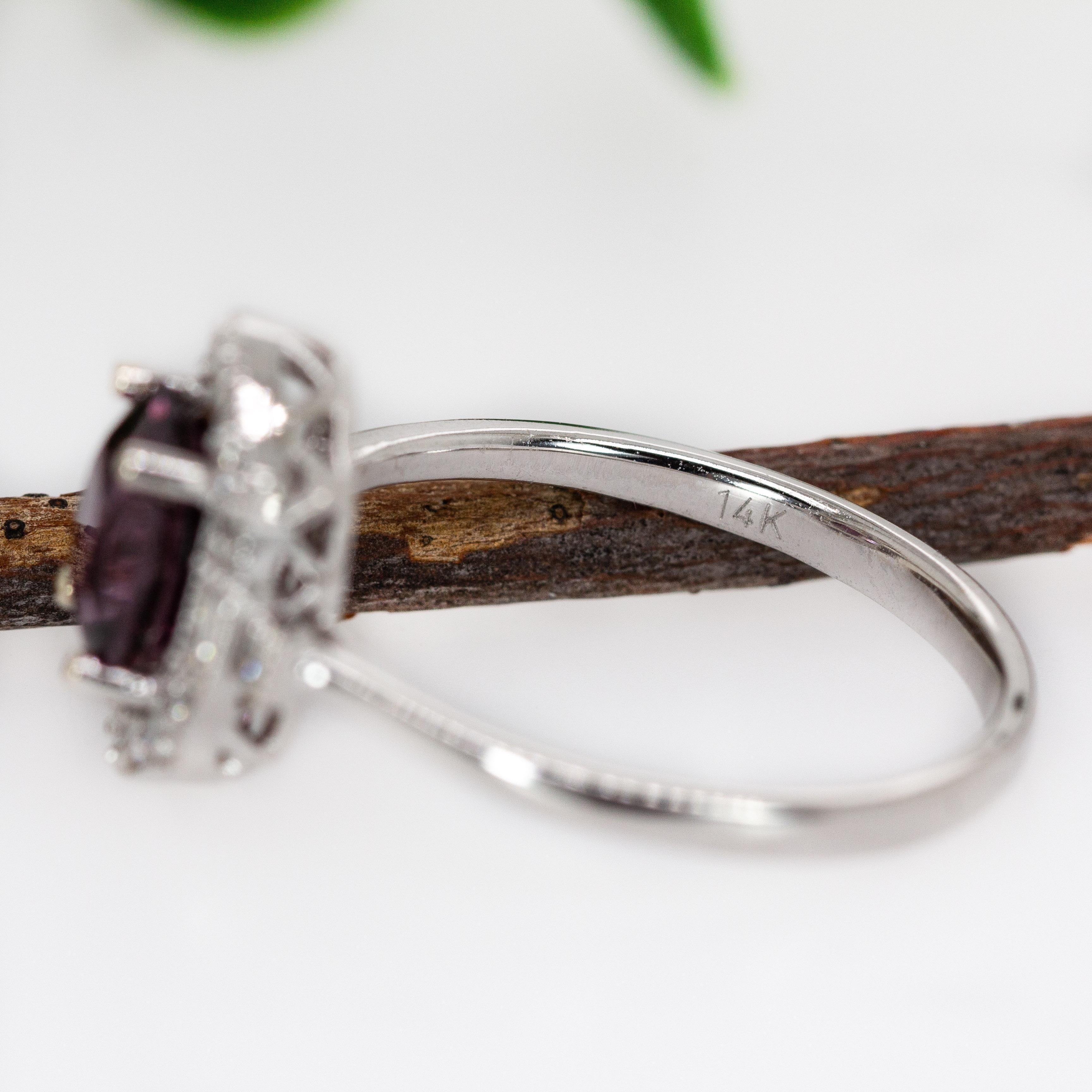 1,85ct lila Spinell und natürliche Diamanten Ring in massivem 14K Weißgold im Angebot 1