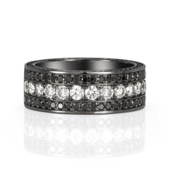 1.85ct Round Cut White and Black Diamond Men
s Wedding Band in 18k Gold