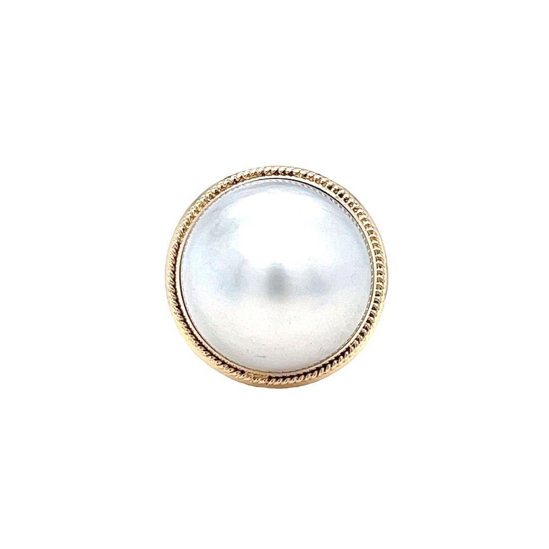 Round Cut 18.5mm Mabe Pearl Ring in Yellow Gold For Sale