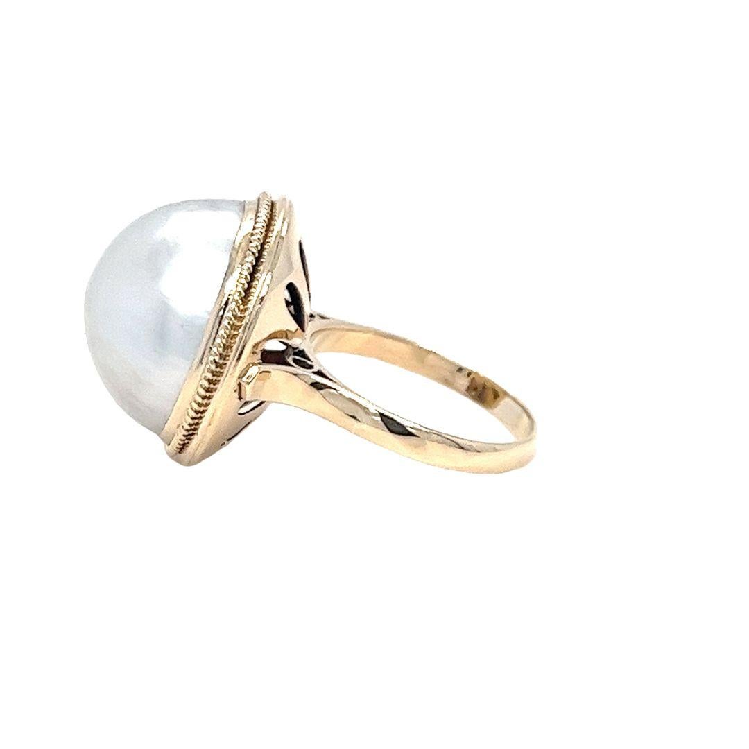 18.5mm Mabe Pearl Ring in Yellow Gold In Good Condition For Sale In Coral Gables, FL