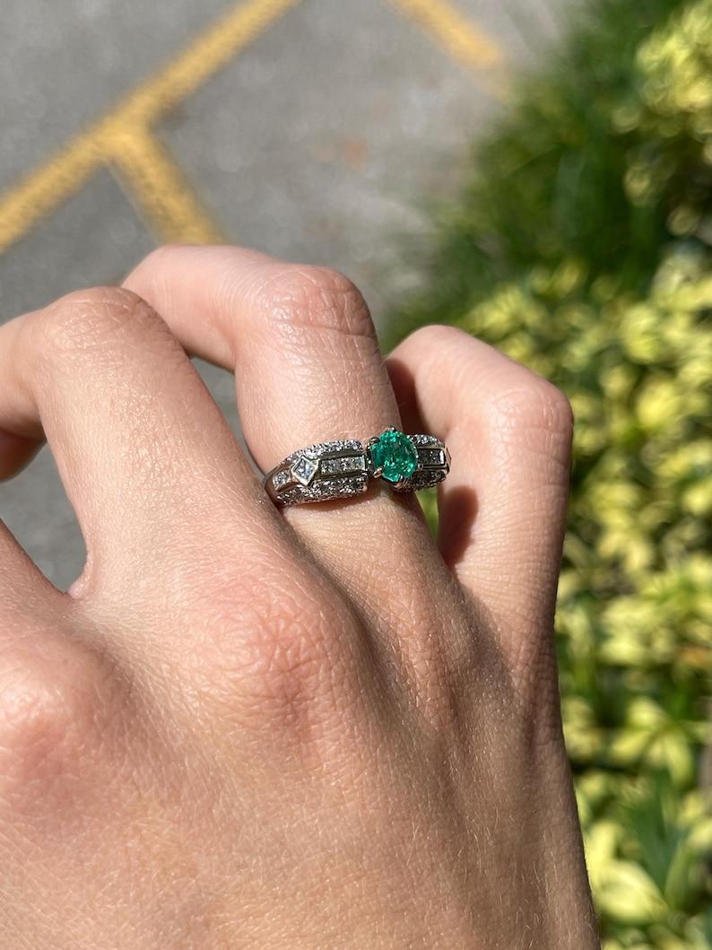 1.85tcw 18K Round Colombian Emerald & Diamond Accent Ring - Six Prong Set For Sale 1