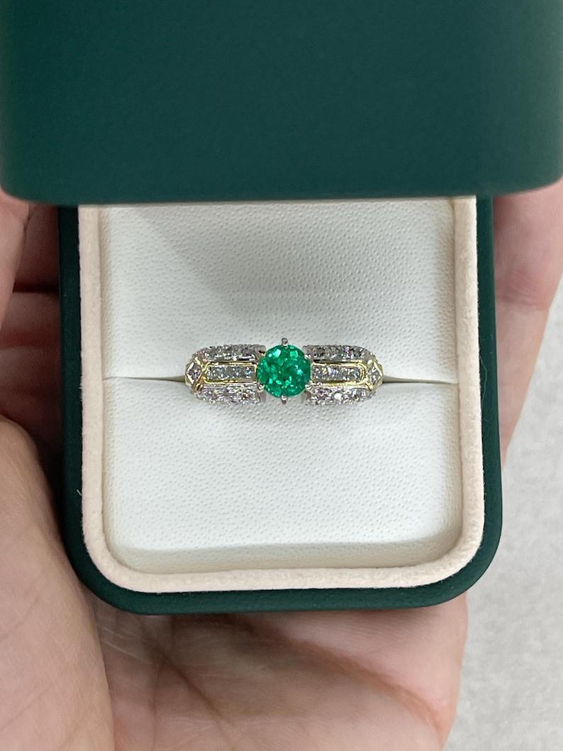 1.85tcw 18K Round Colombian Emerald & Diamond Accent Ring - Six Prong Set For Sale 2