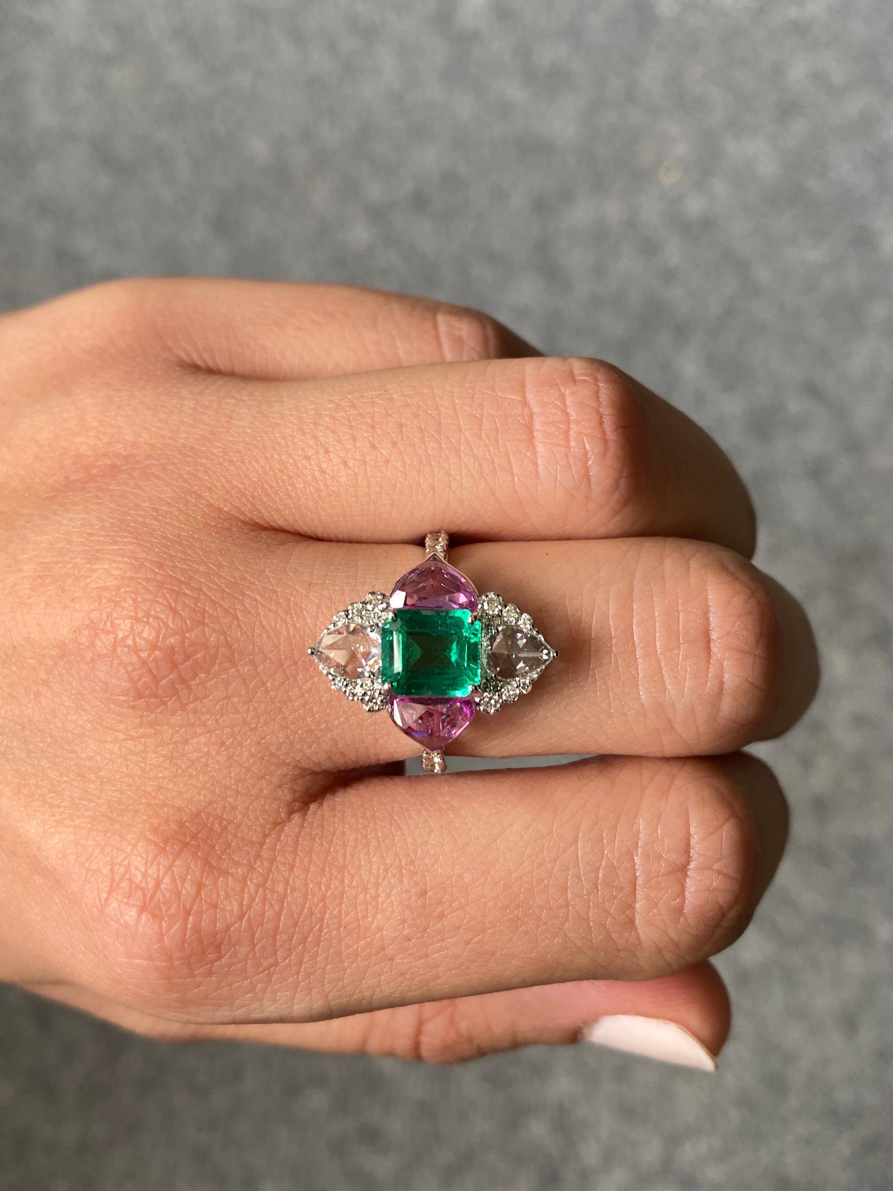 Art Deco 1.86 Carat Emerald and Pink Sapphire Engagement Cocktail Ring For Sale