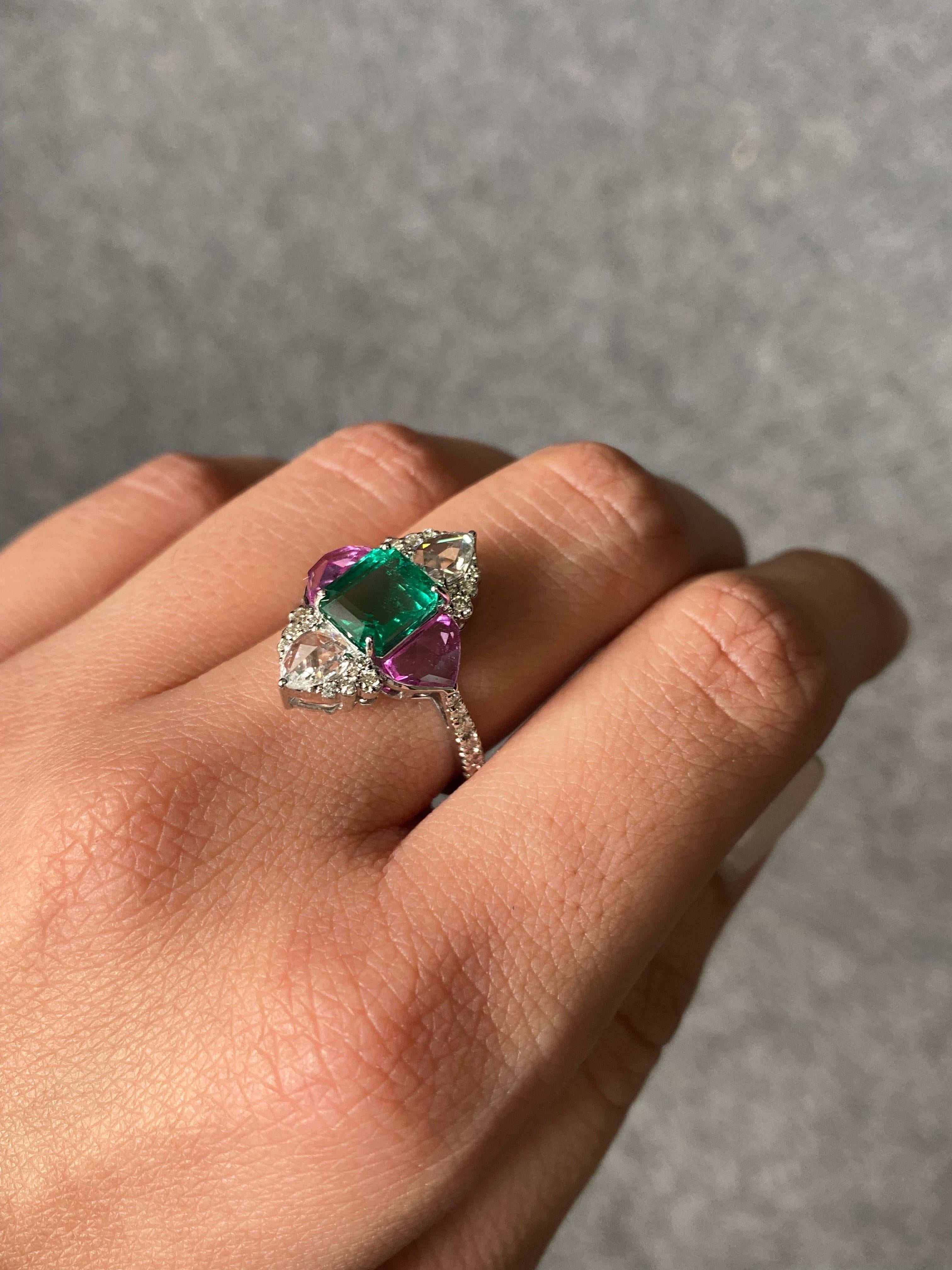 1.86 Carat Emerald and Pink Sapphire Engagement Cocktail Ring For Sale 1