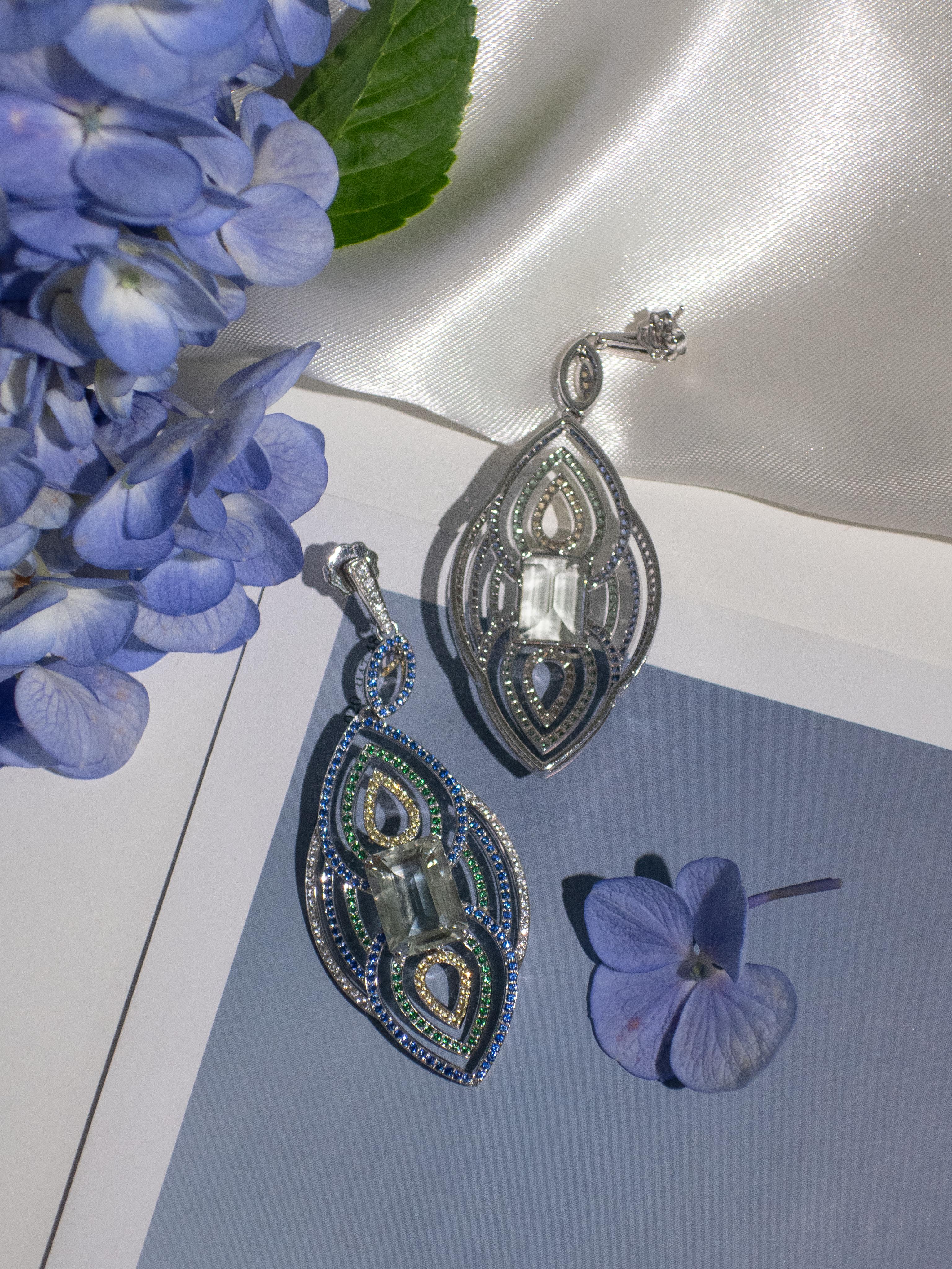 18.6 Carat Green Amyethest, Sapphire and Peridot Earrings in White Gold In New Condition For Sale In Bangkok, TH