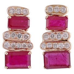 Boucles d'oreilles en or 18 carats avec rubis du Mozambique de 1,86 carat et diamants