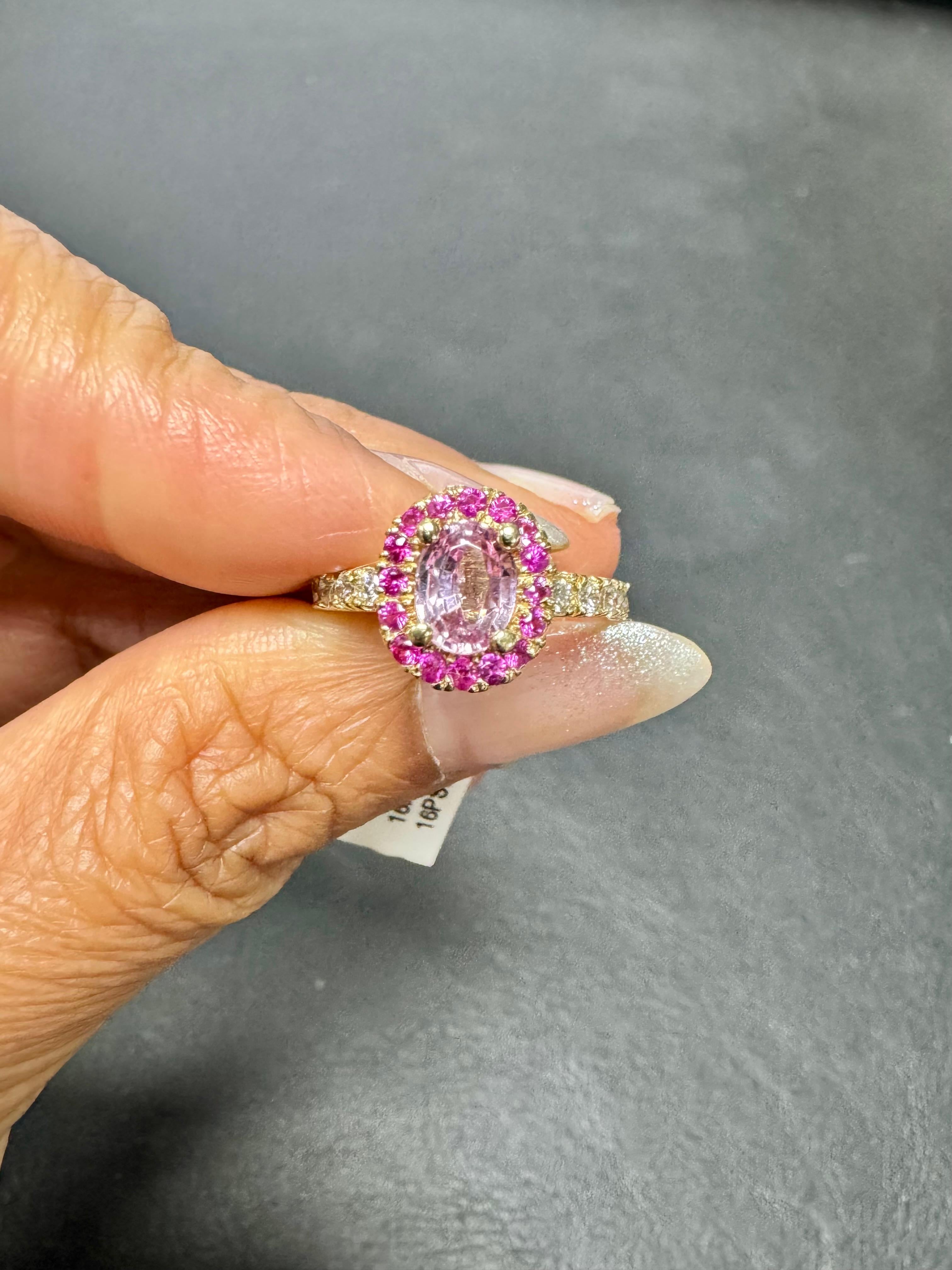 Bague de fiançailles en or jaune de 1,86 carat de saphir rose naturel et de diamant naturel en vente 1