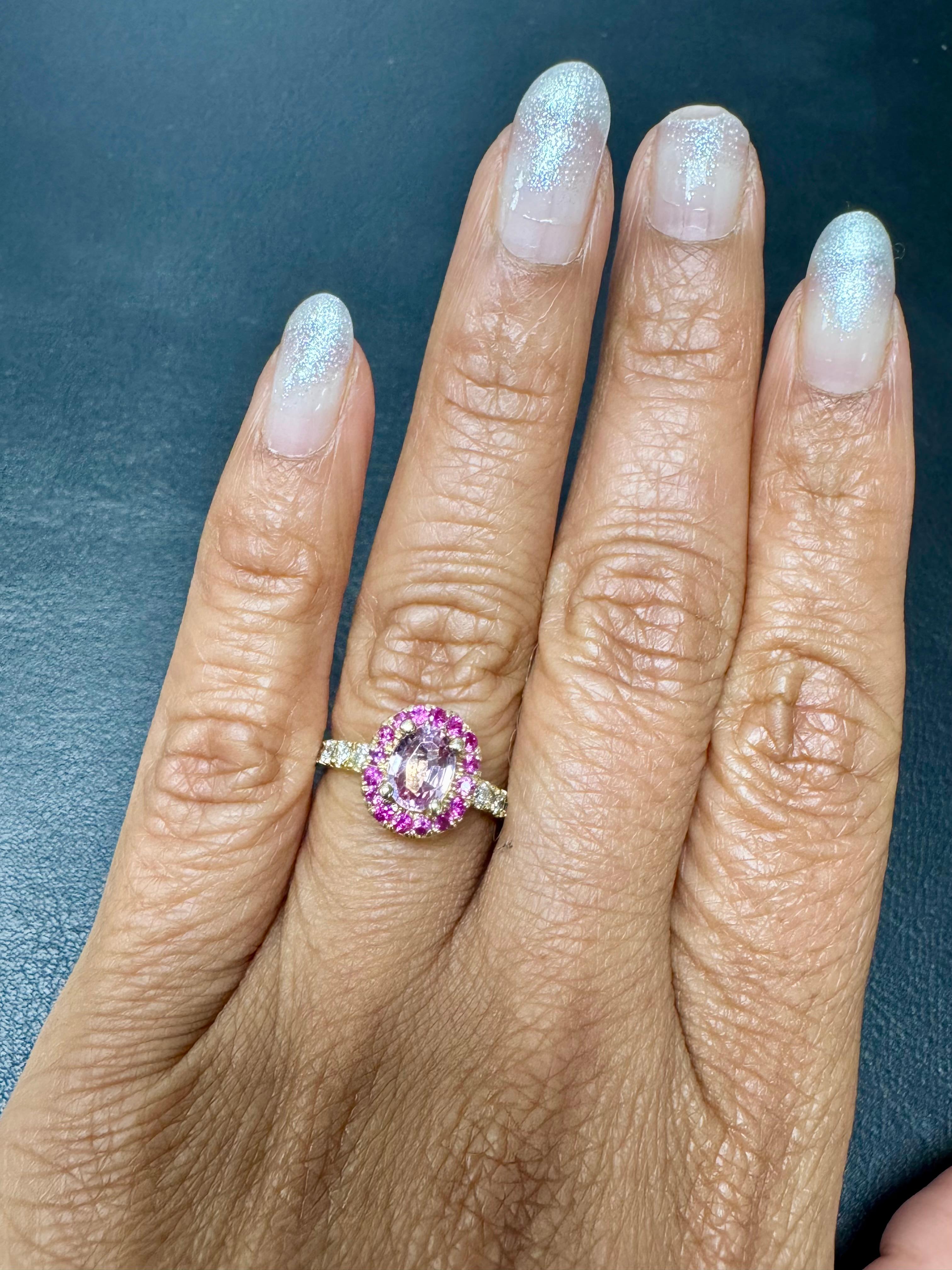 Bague de fiançailles en or jaune de 1,86 carat de saphir rose naturel et de diamant naturel en vente 2