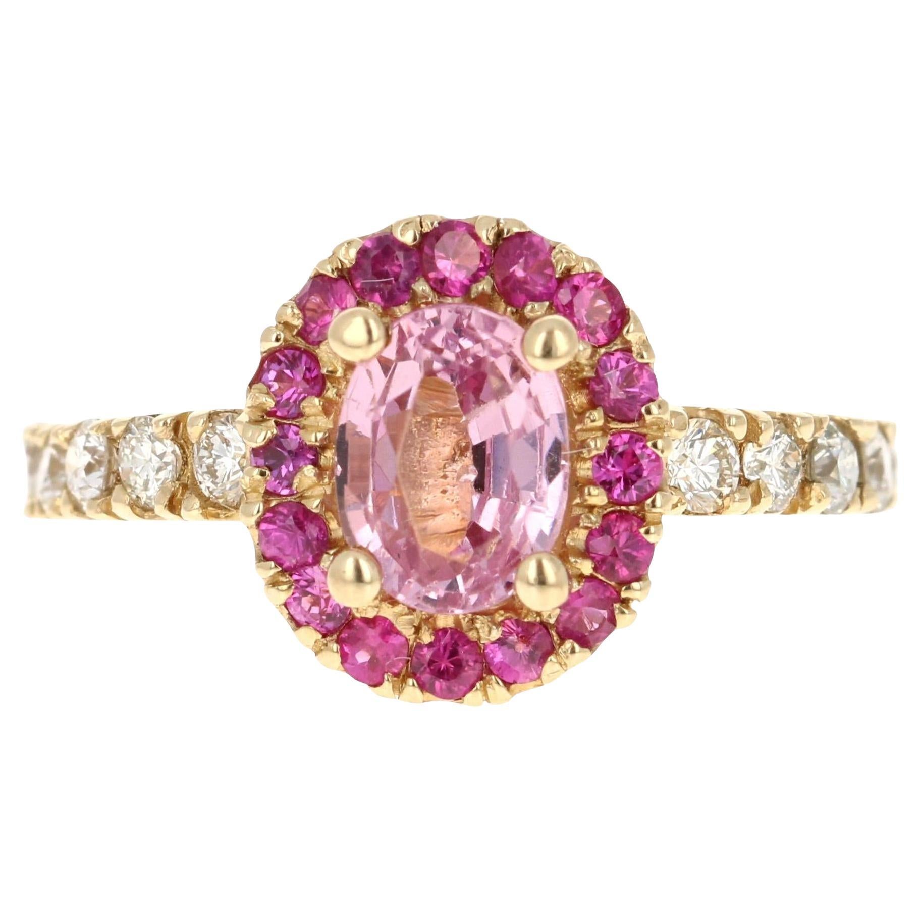 Bague de fiançailles en or jaune de 1,86 carat de saphir rose naturel et de diamant naturel en vente