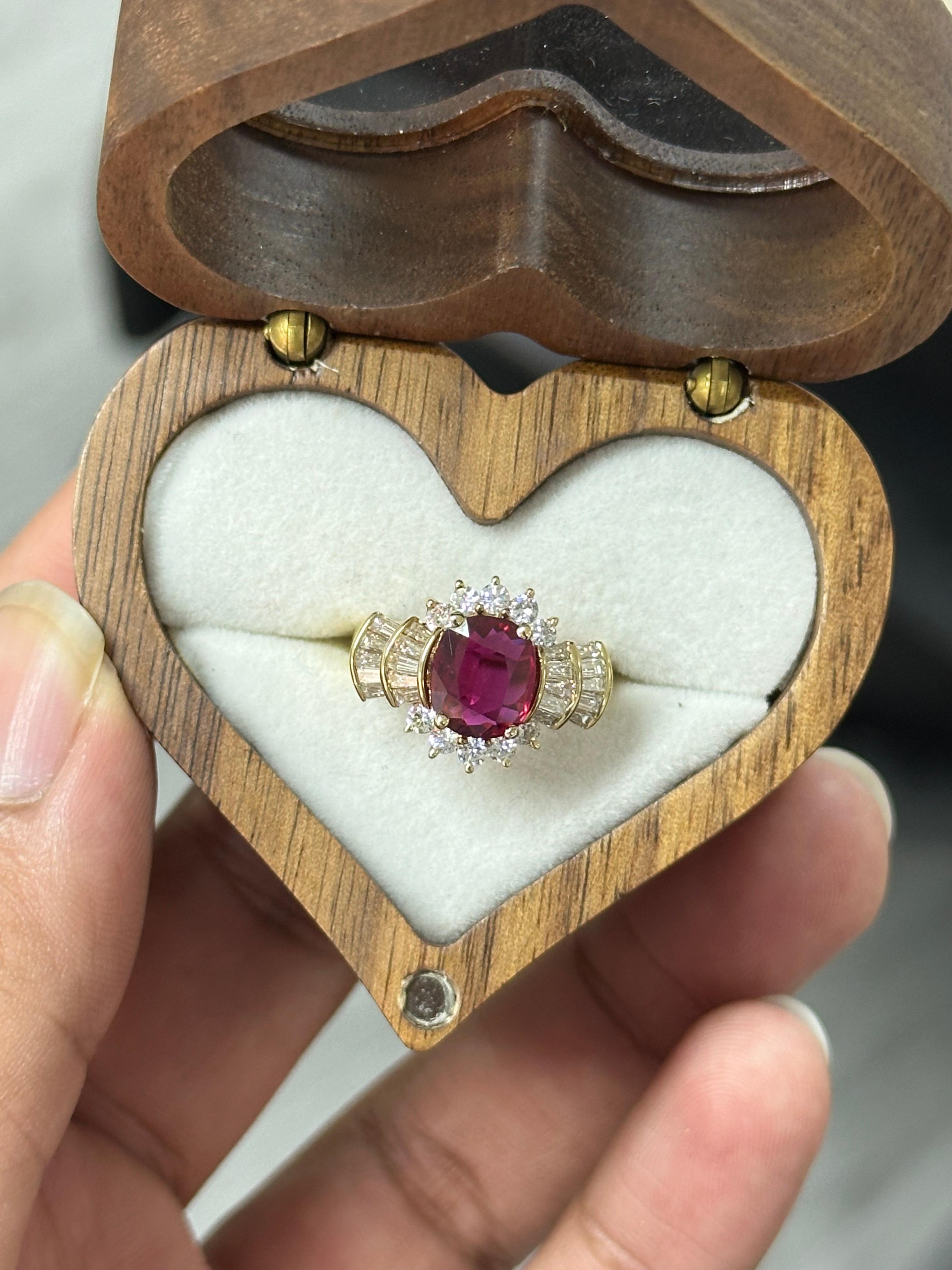 Oval Cut 1.86 Carat Ruby & Diamond vintage-inspired traditional Ring in 18K Yellow Gold For Sale