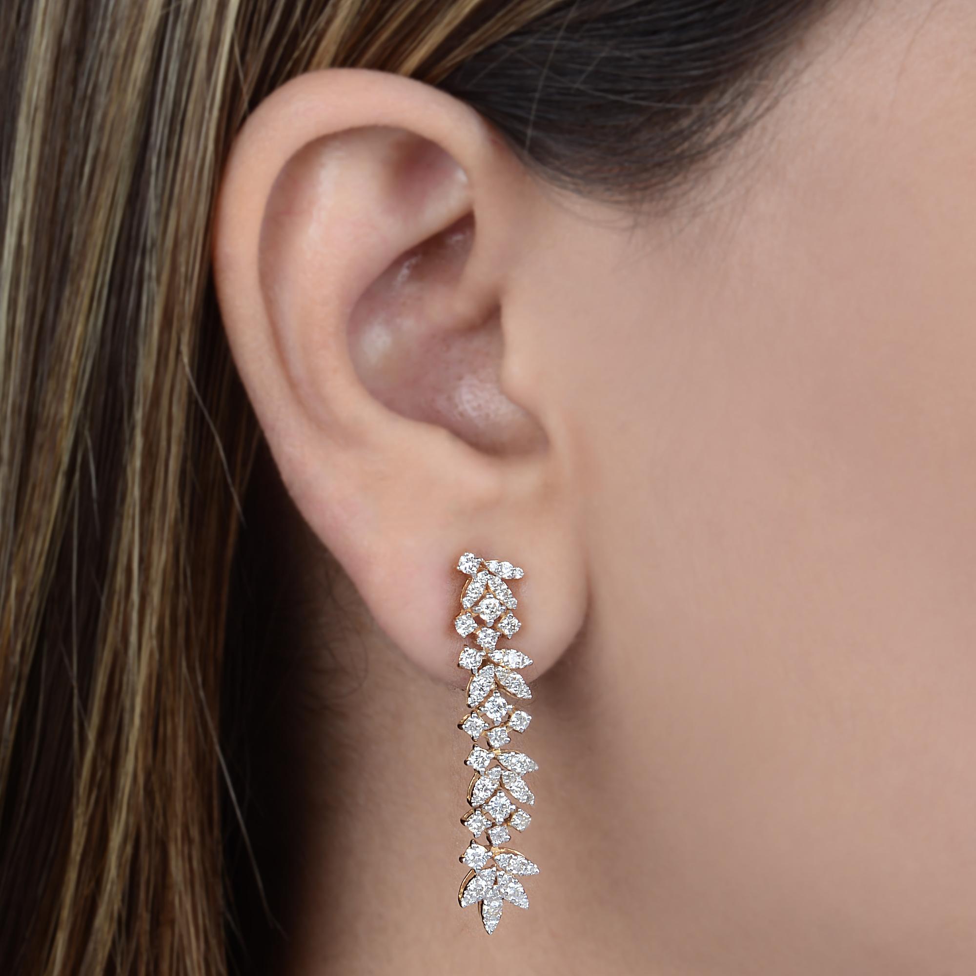 Moderno 1.86 Carat SI Clarity HI Color Diamond Fine Dangle Earrings 14 Karat Yellow Gold in vendita