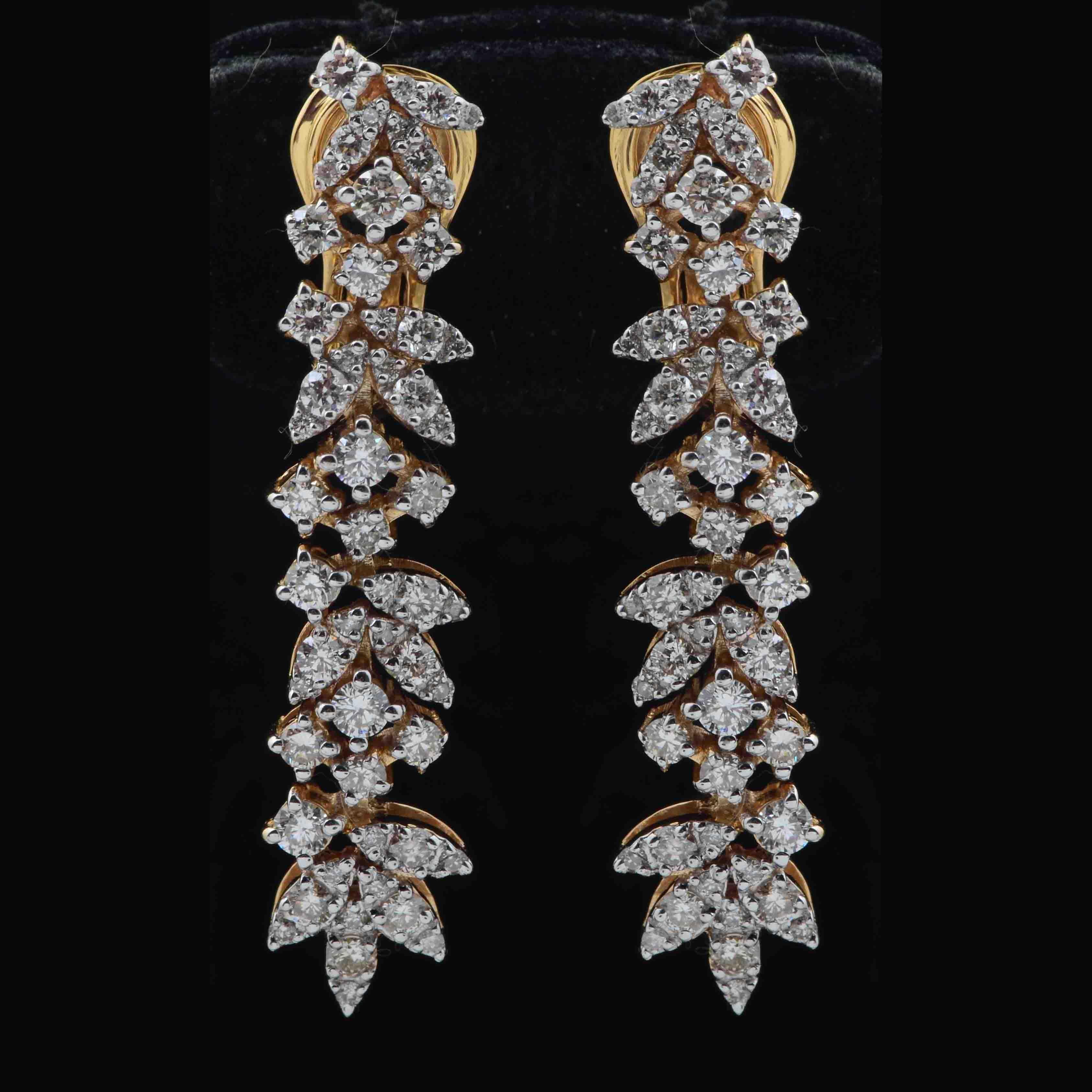 1.86 Carat SI Clarity HI Color Diamond Fine Dangle Earrings 14 Karat Yellow Gold In condizioni Nuovo in vendita a Diera, Dubai