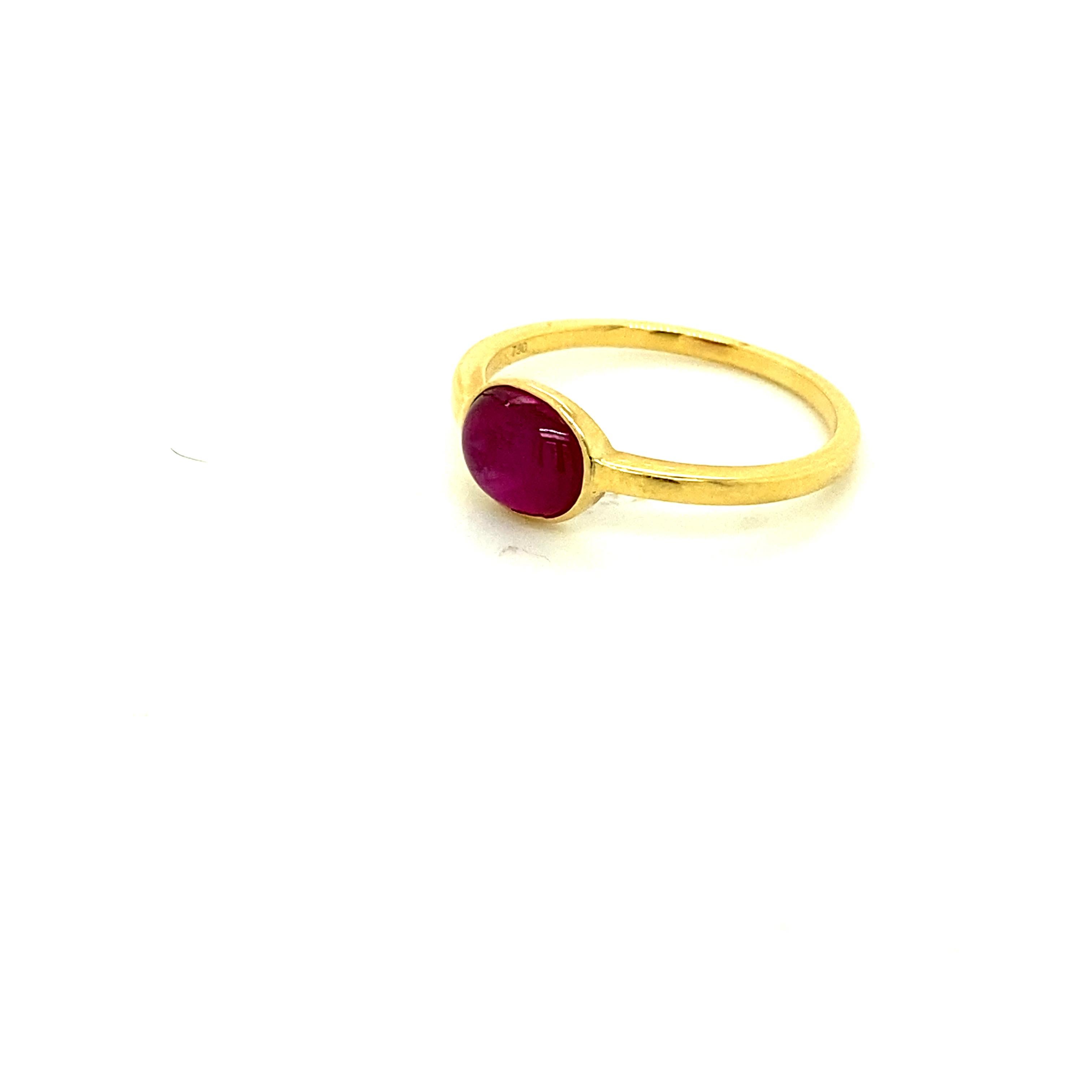 Women's or Men's 1.86 Carat Unheated Burmese Star Ruby Yellow Gold Engagement Ring