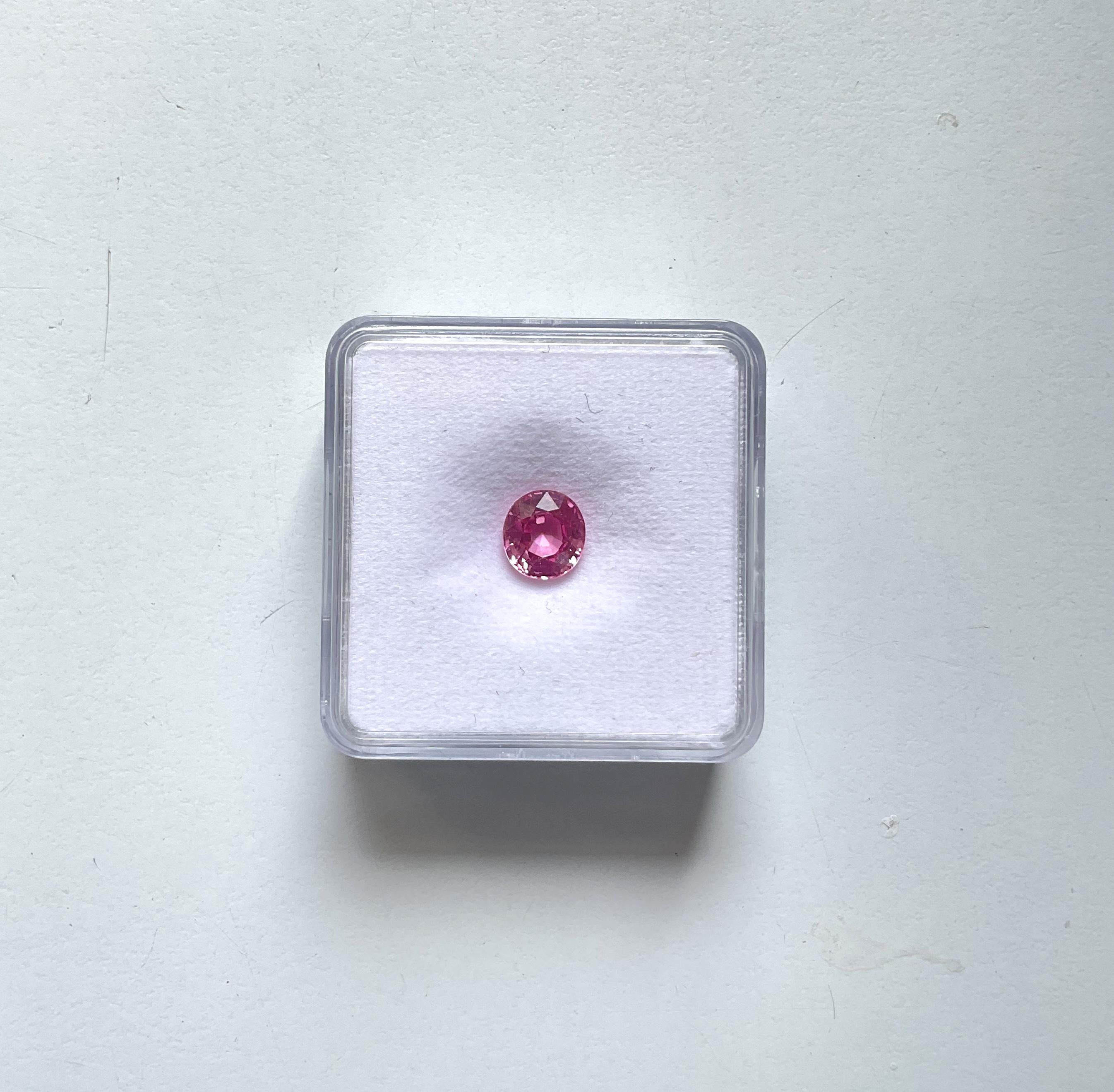 Modern 1.86 Carats pinkish burmese spinel cut stone oval natural gemstone top quality For Sale