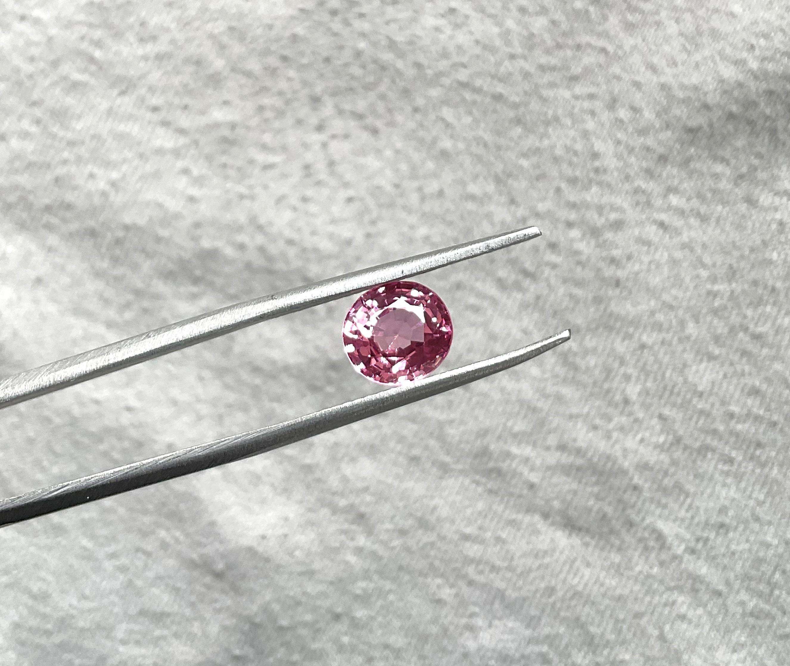 Oval Cut 1.86 Carats pinkish burmese spinel cut stone oval natural gemstone top quality For Sale