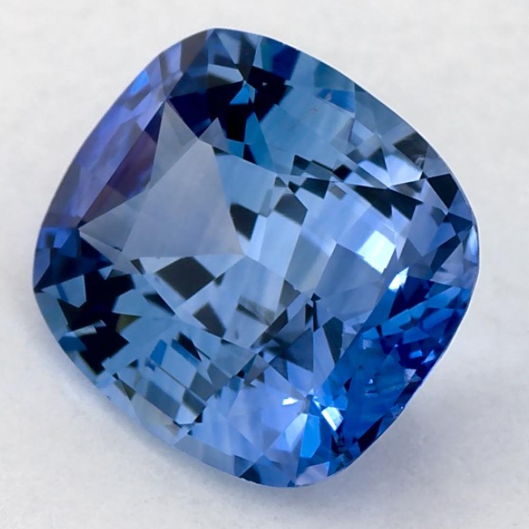 Dieser natürliche blaue Saphir bietet Eleganz und Raffinesse. Mit seiner satten Farbsättigung und seinem präzisen Schliff ist er das perfekte Herzstück für einen Verlobungsring oder ein luxuriöses Schmuckdesign.

Dieser Saphir stammt aus Sri Lanka
