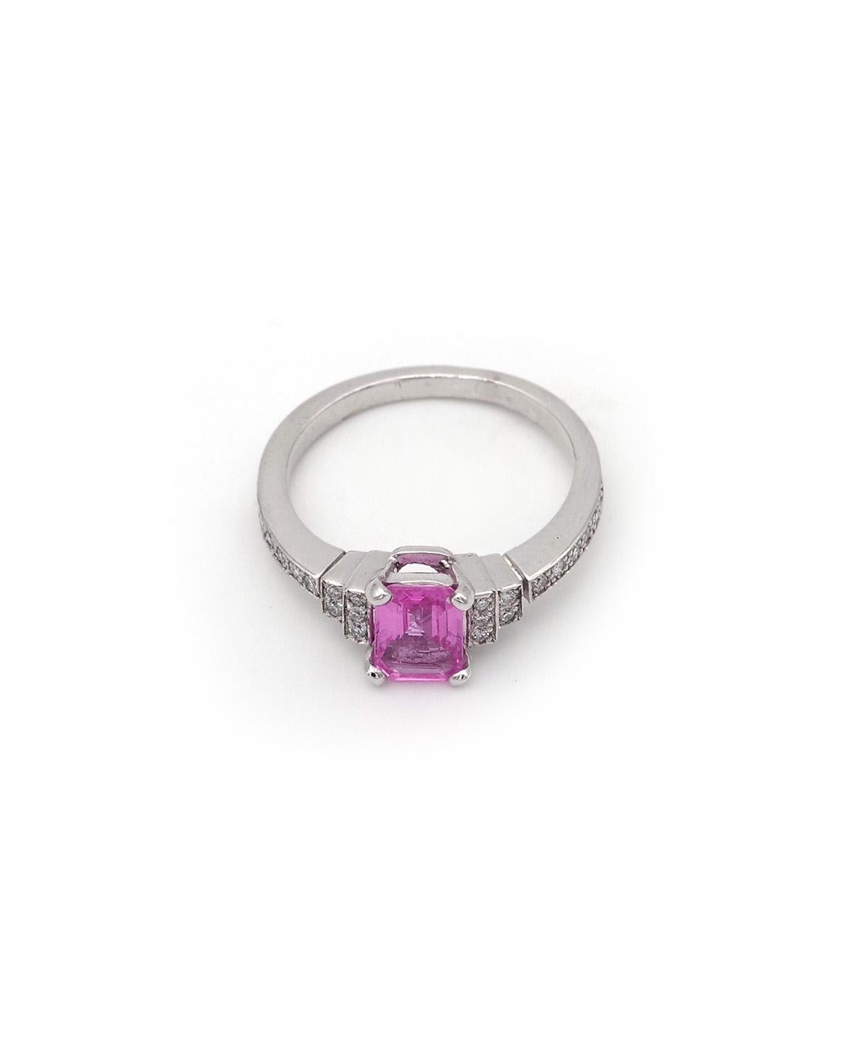 Moderno Anello con diamante e zaffiro rosa da 1,86 carati in oro bianco 18 carati in vendita