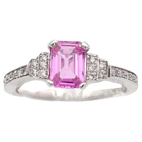 Diamantring mit 1,86 Karat rosa Saphir aus 18 Karat Weißgold