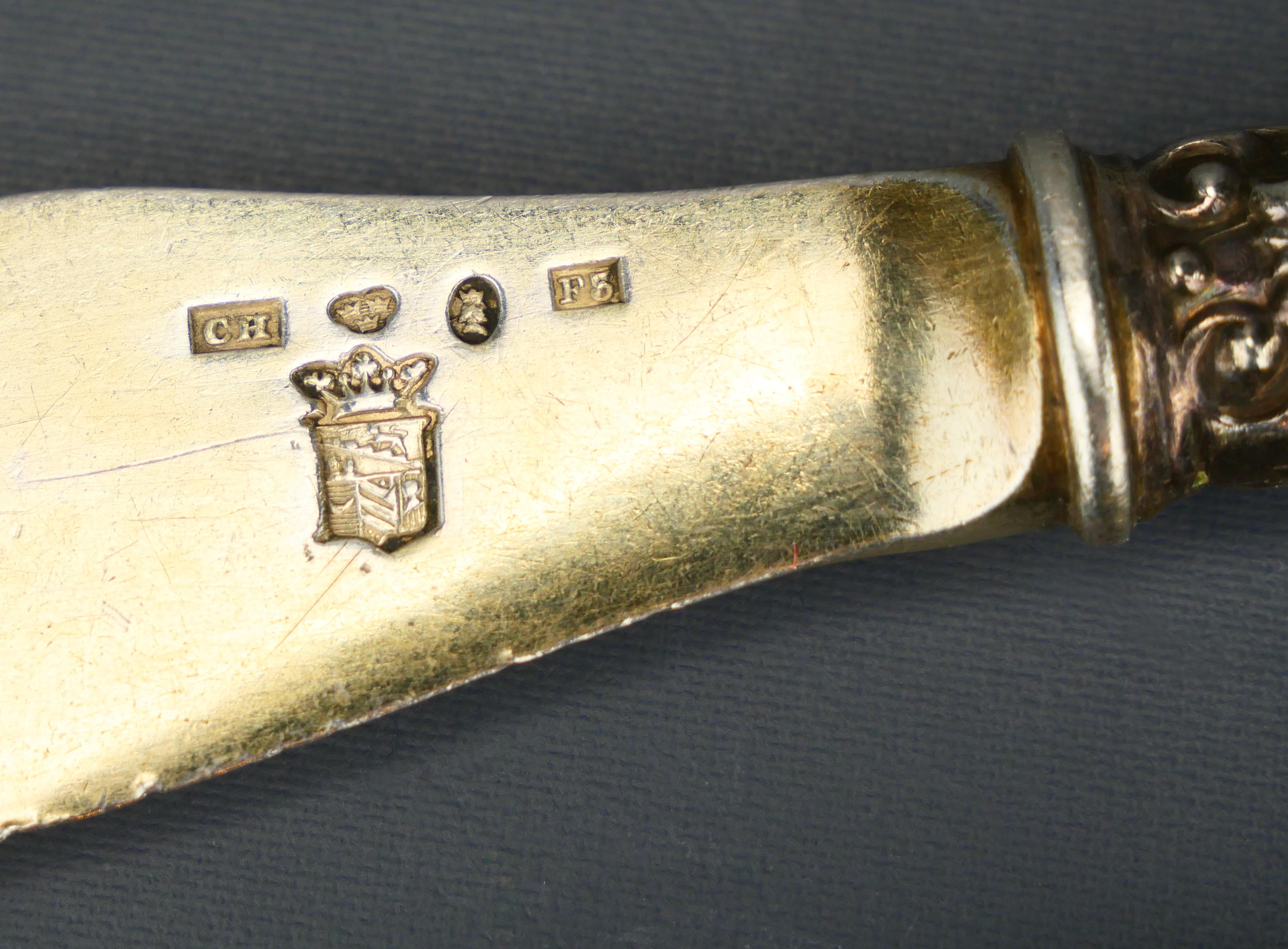 1860 - 1862 Set di due coltelli da pasta Berg von Linden in argento massiccio dorato 830/ 132gr in vendita 4