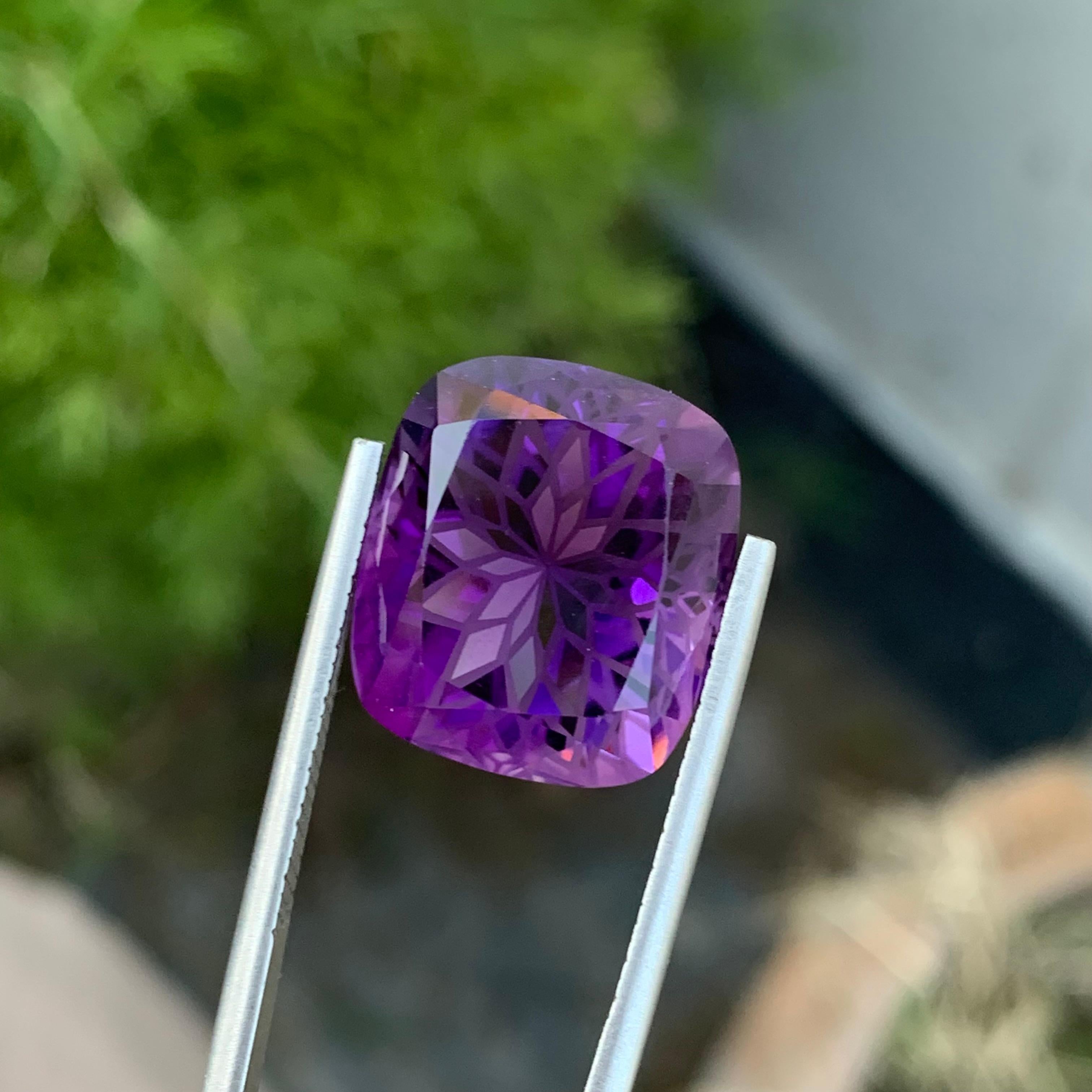 18.60 Carat Natural Loose Purple Amethyst Flower Cut Gem For Necklace  In New Condition For Sale In Peshawar, PK