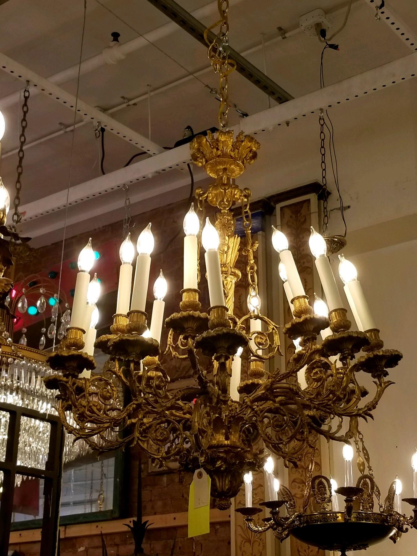 1860 Detailed French Louis XV Style 16-Arm Gilded Bronze Chandelier 6