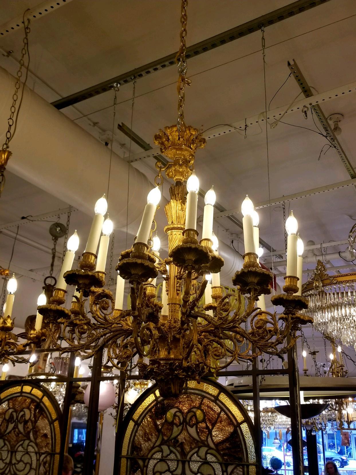 1860 Detailed French Louis XV Style 16-Arm Gilded Bronze Chandelier 5
