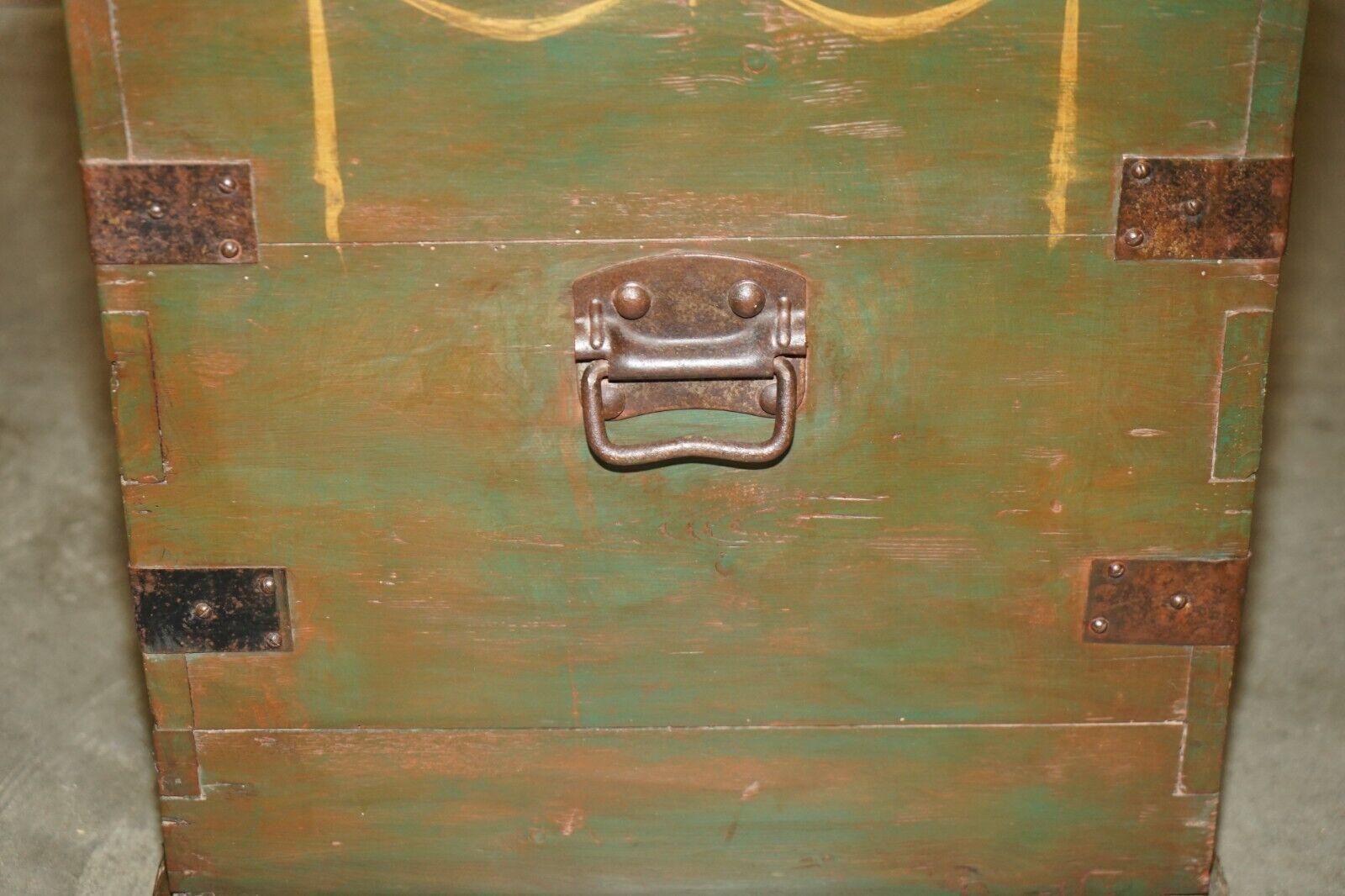 1860 ITALIAN ORIGINAL PAINT EXTRA LARGE STORAGE TRUNK OR CHEST CHERUB PAINTINGs For Sale 5