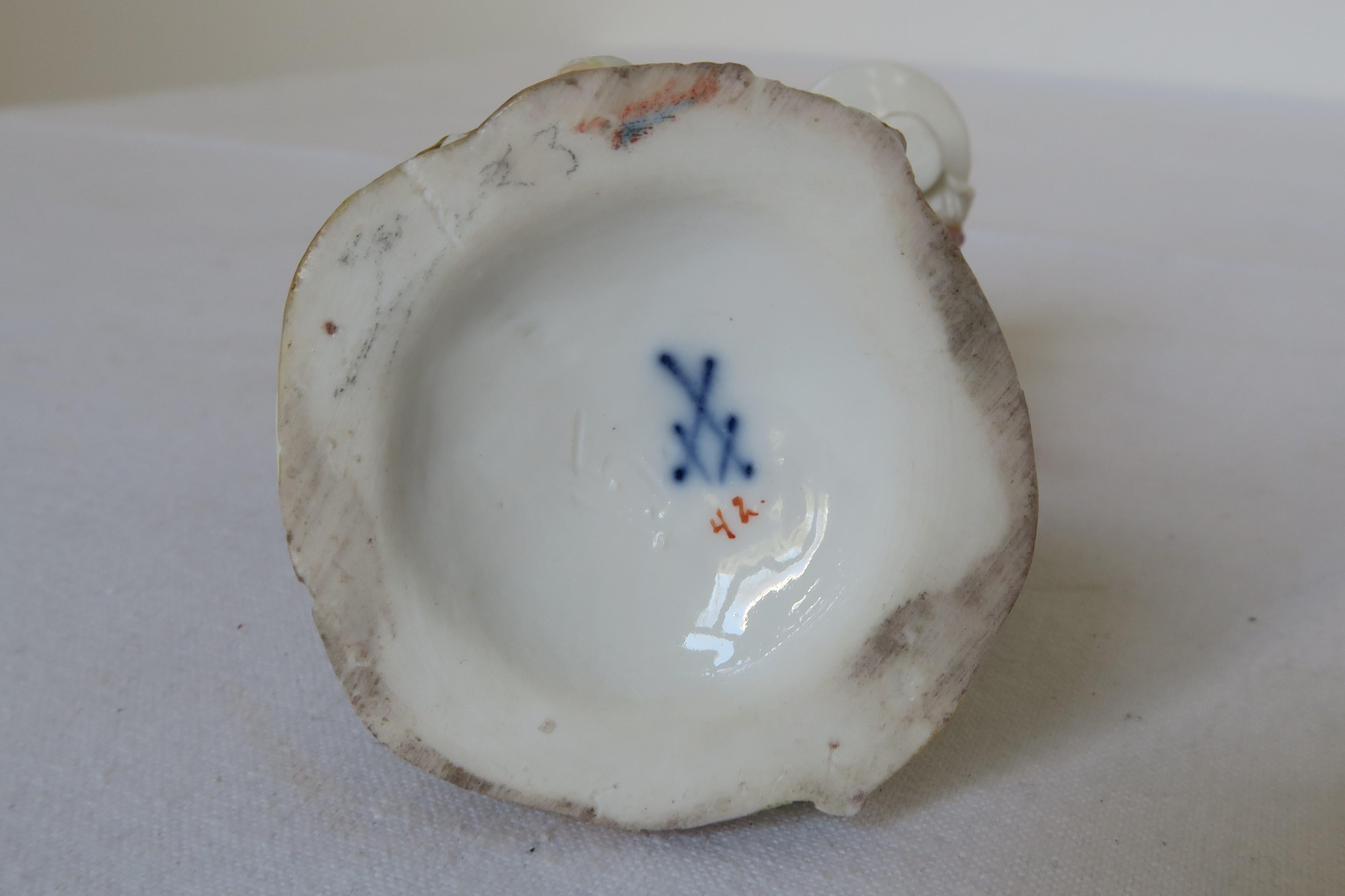 Fait main Figurine de serveur en porcelaine de Meissen de 1860 en vente