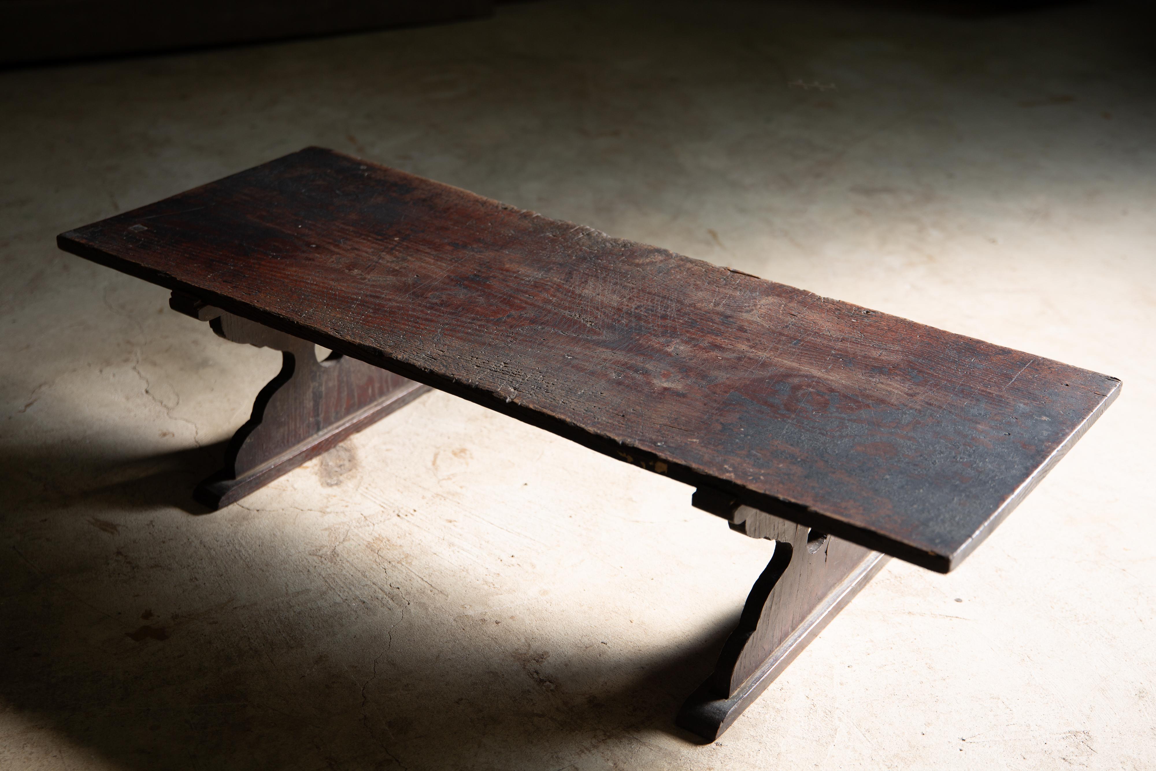 1800s - 1860s Edo Japanese antique chestnut low coffee table wabi sabi primitive en vente 5
