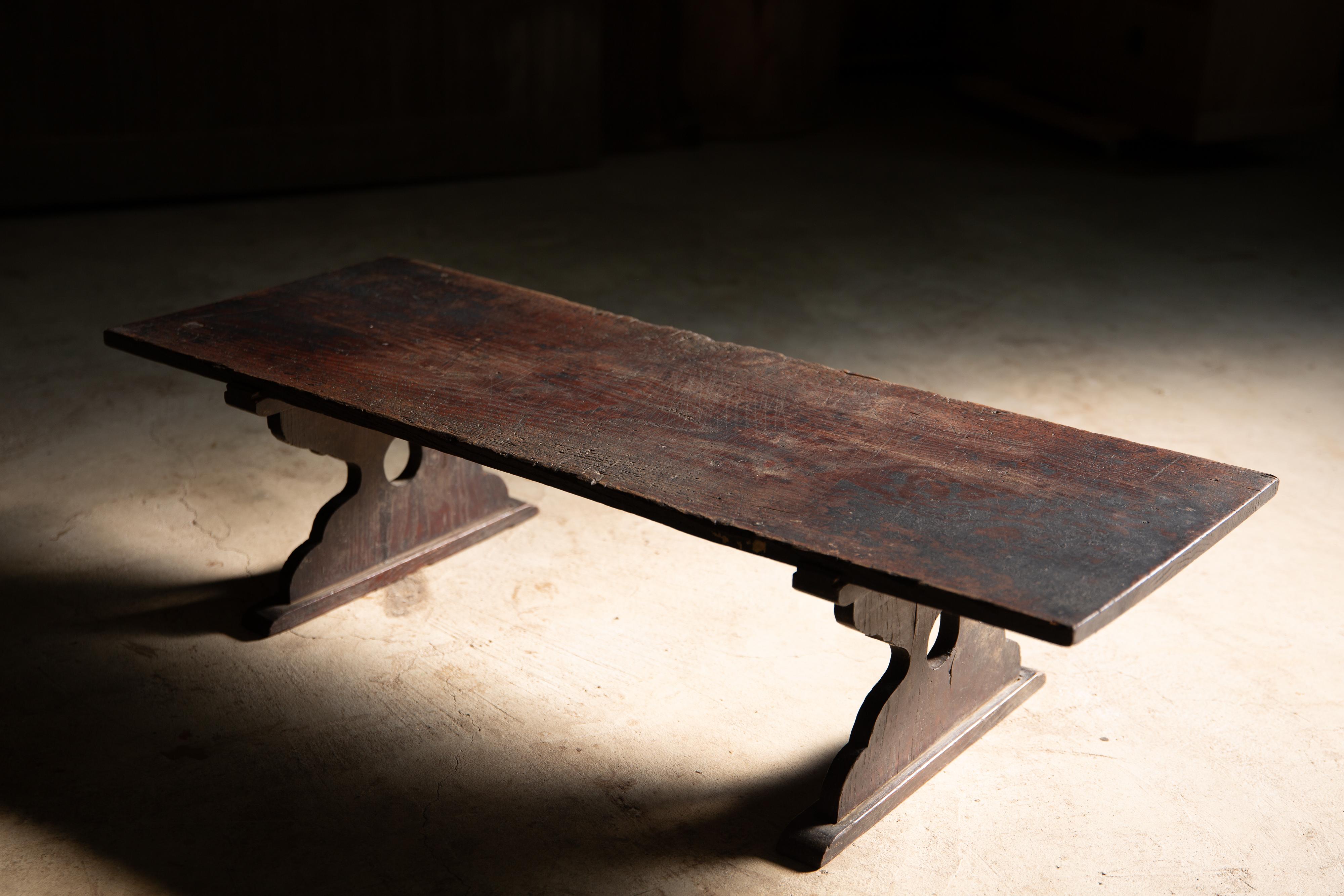 Japonais 1800s - 1860s Edo Japanese antique chestnut low coffee table wabi sabi primitive en vente