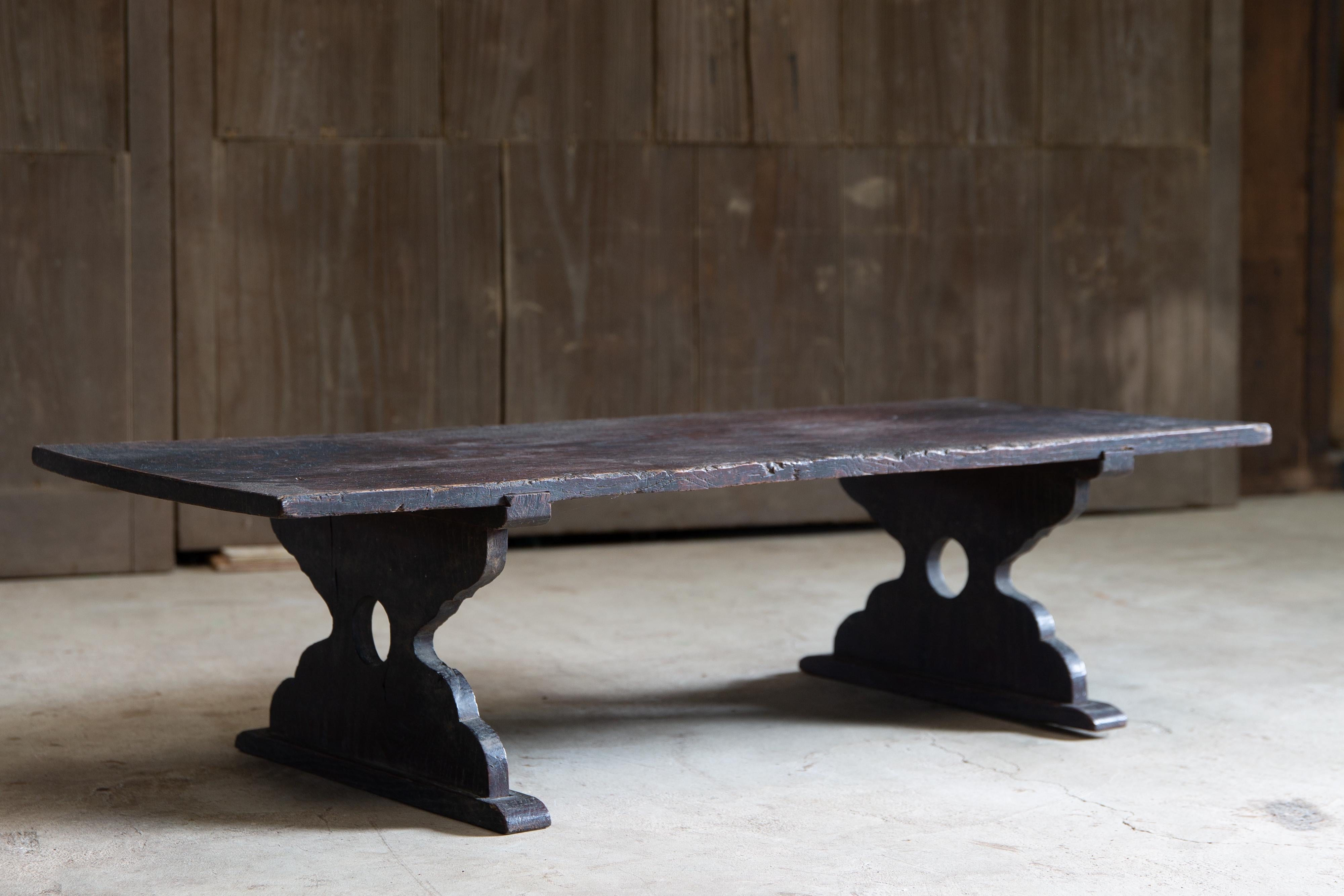 Laqué 1800s - 1860s Edo Japanese antique chestnut low coffee table wabi sabi primitive en vente