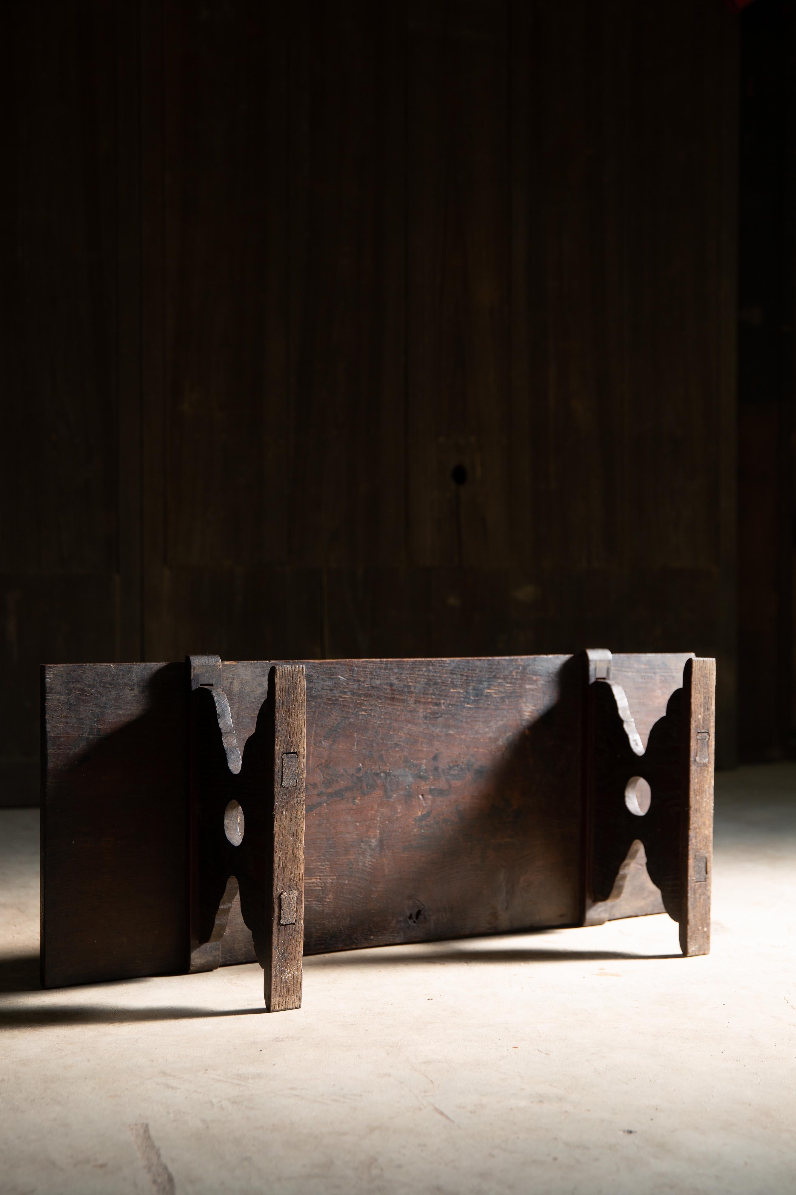 1800s - 1860s Edo Japanese antique chestnut low coffee table wabi sabi primitive Bon état - En vente à 常陸大宮市, JP
