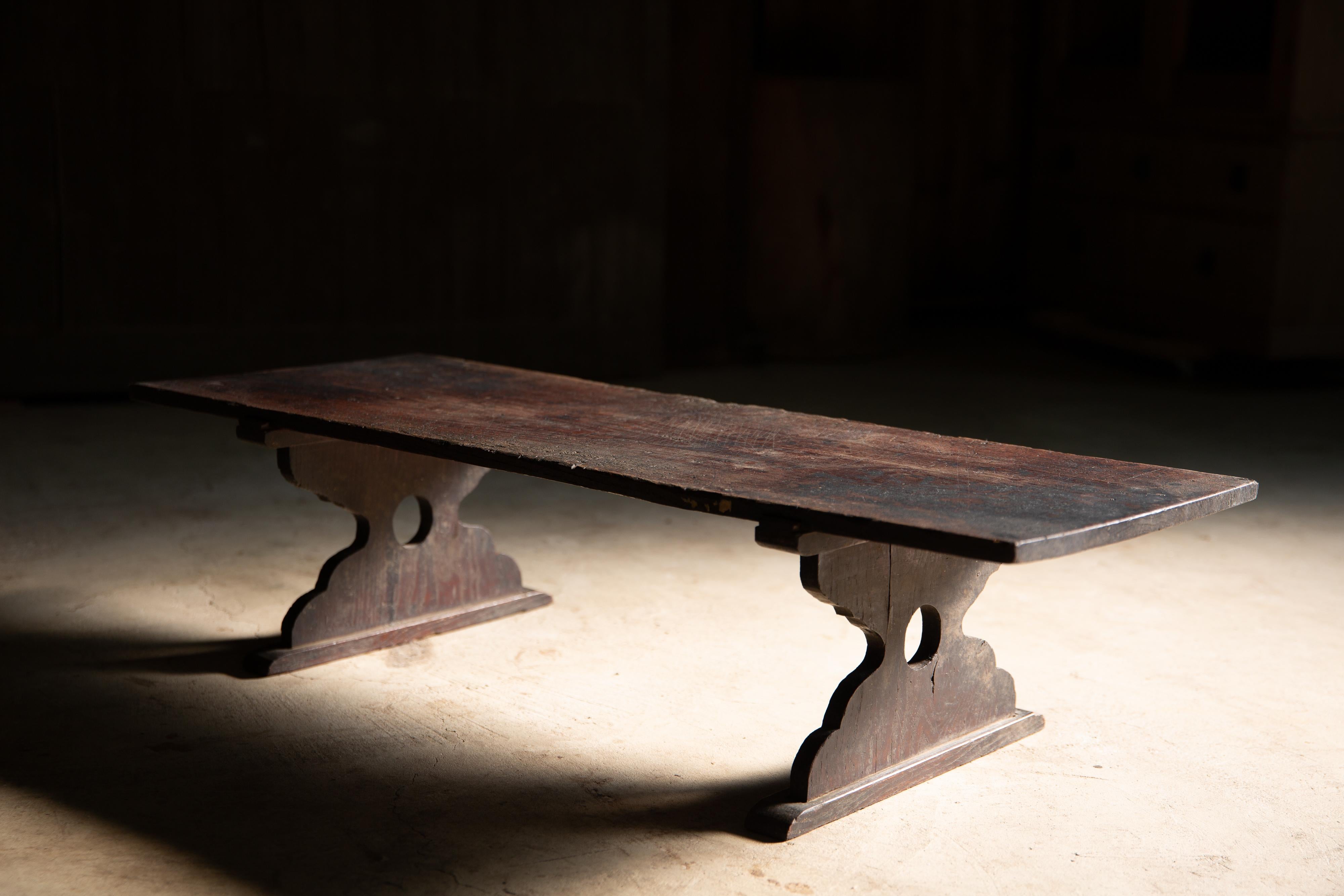 Bois 1800s - 1860s Edo Japanese antique chestnut low coffee table wabi sabi primitive en vente