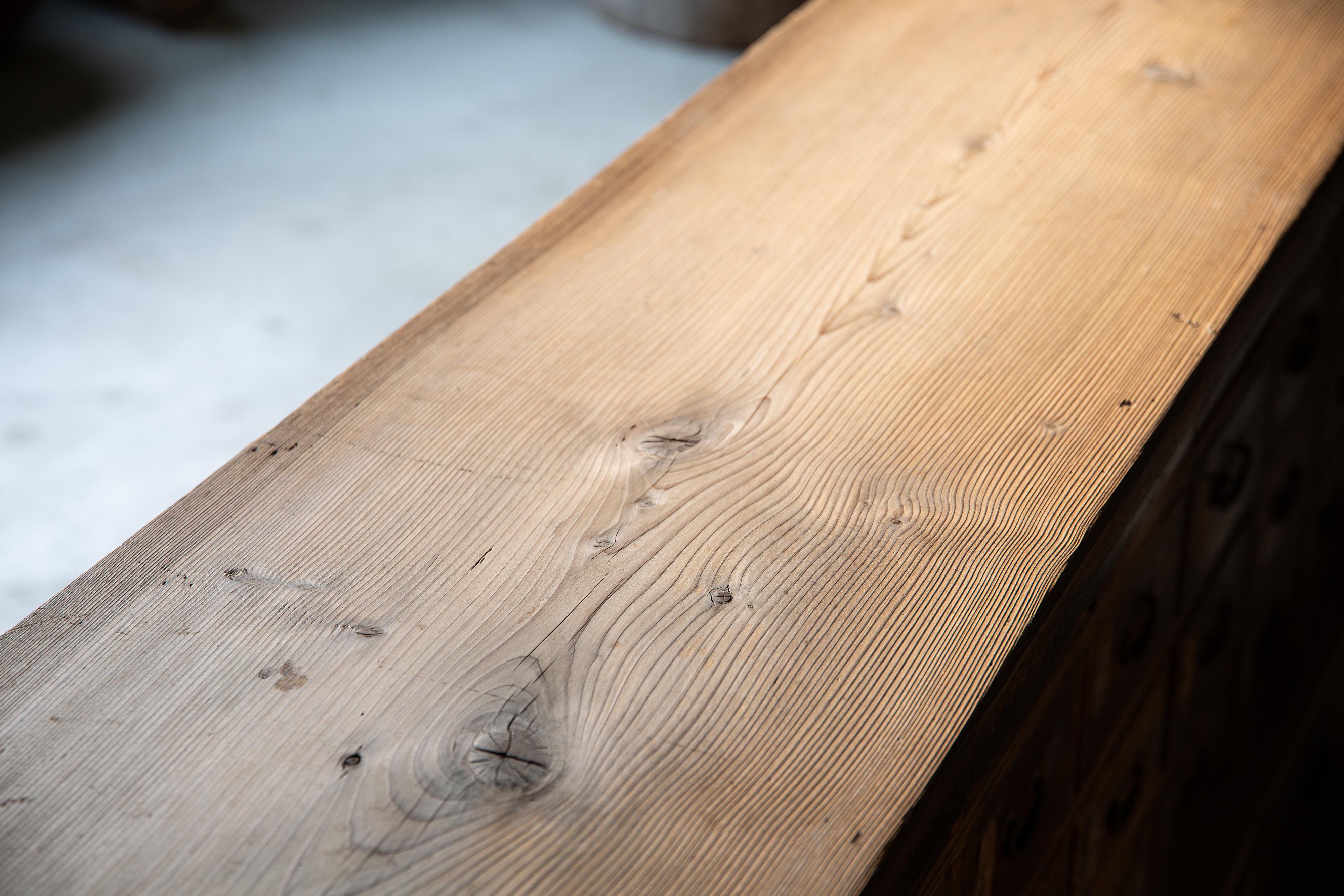 Japanischer antiker Schrank aus den 1860er-1910er Jahren, Wabi Sabi Tansu Medizinschrank mit Schubladen 10
