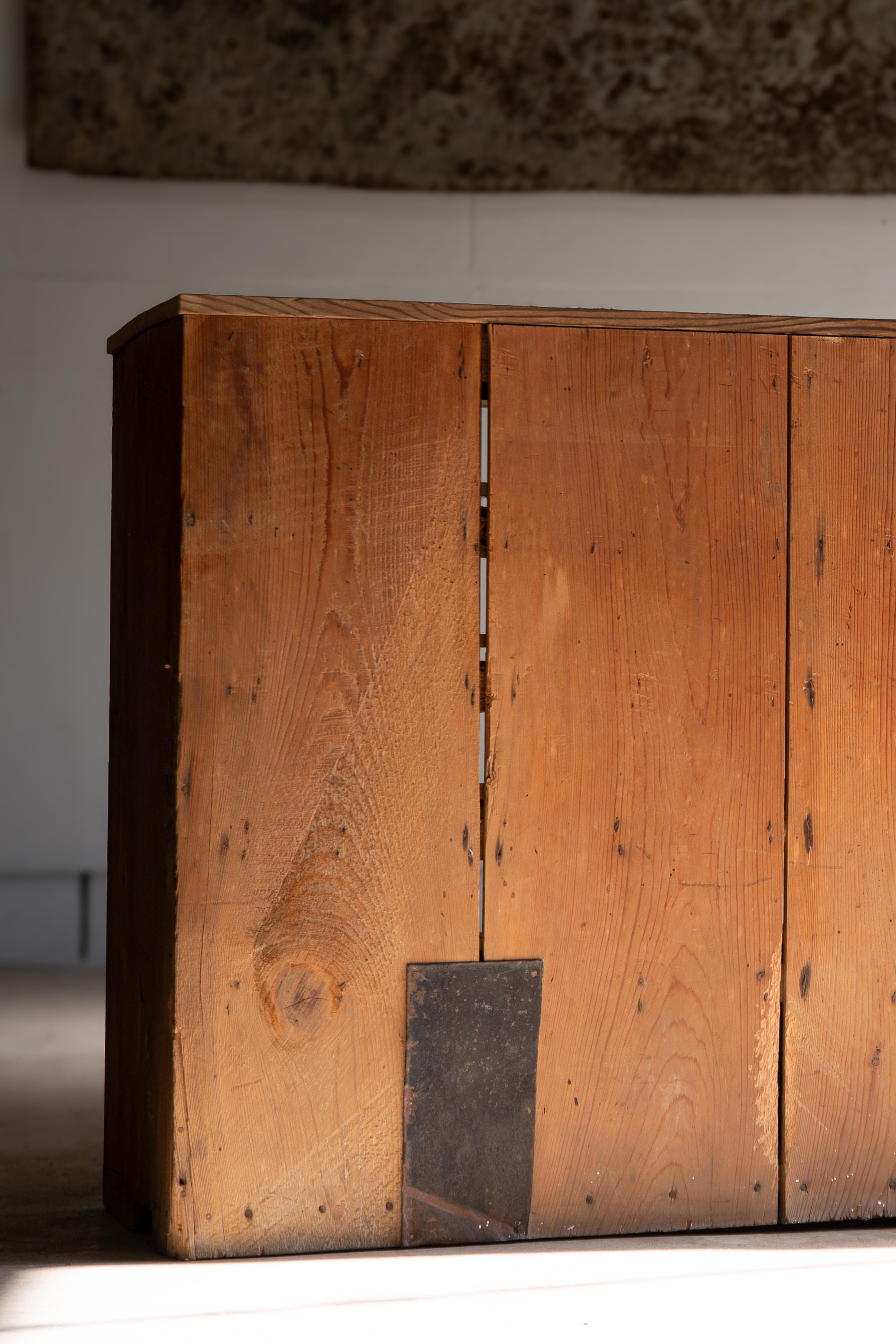 Japanischer antiker Schrank aus den 1860er-1910er Jahren, Wabi Sabi Tansu Medizinschrank mit Schubladen 12