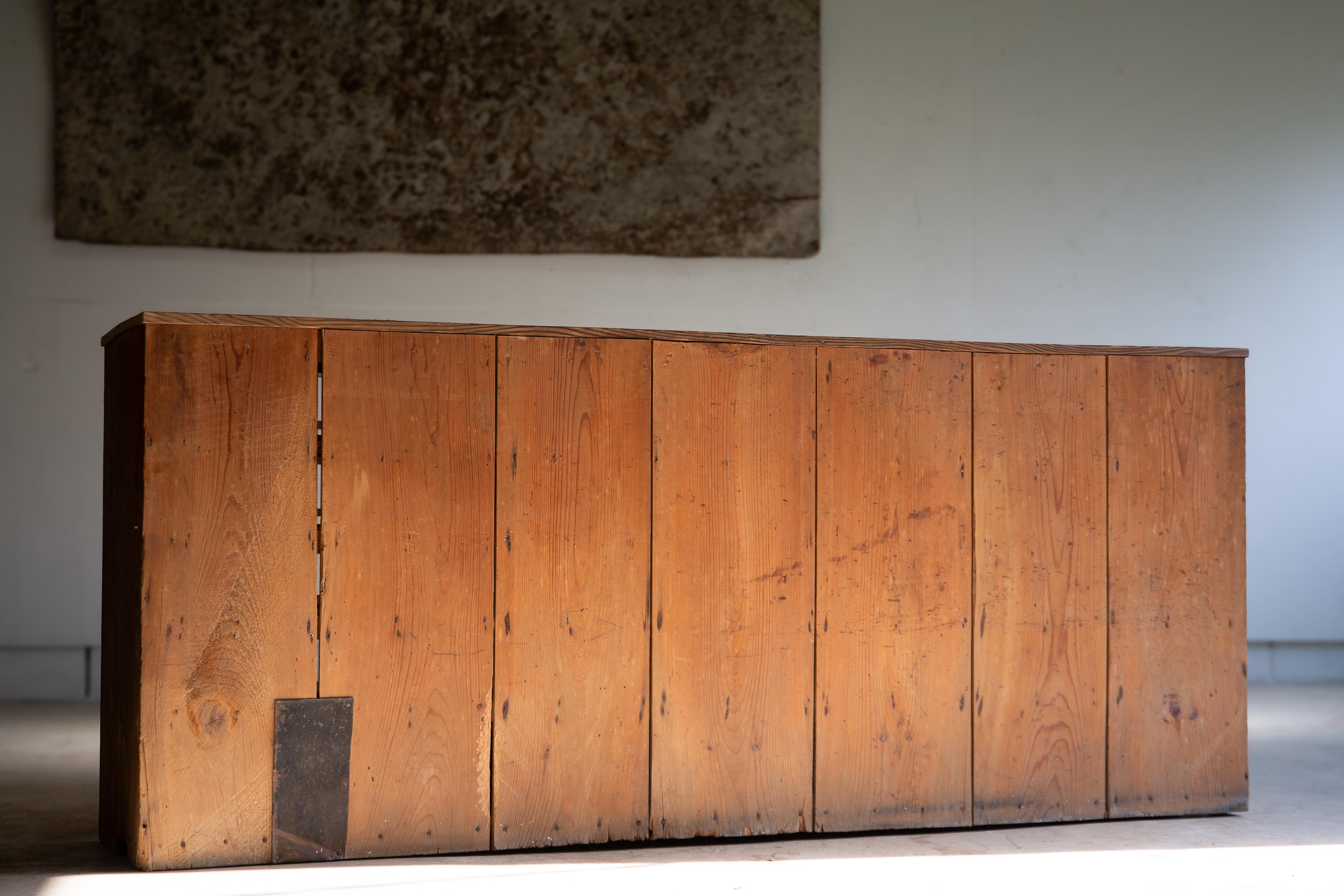 Japanischer antiker Schrank aus den 1860er-1910er Jahren, Wabi Sabi Tansu Medizinschrank mit Schubladen (19. Jahrhundert)