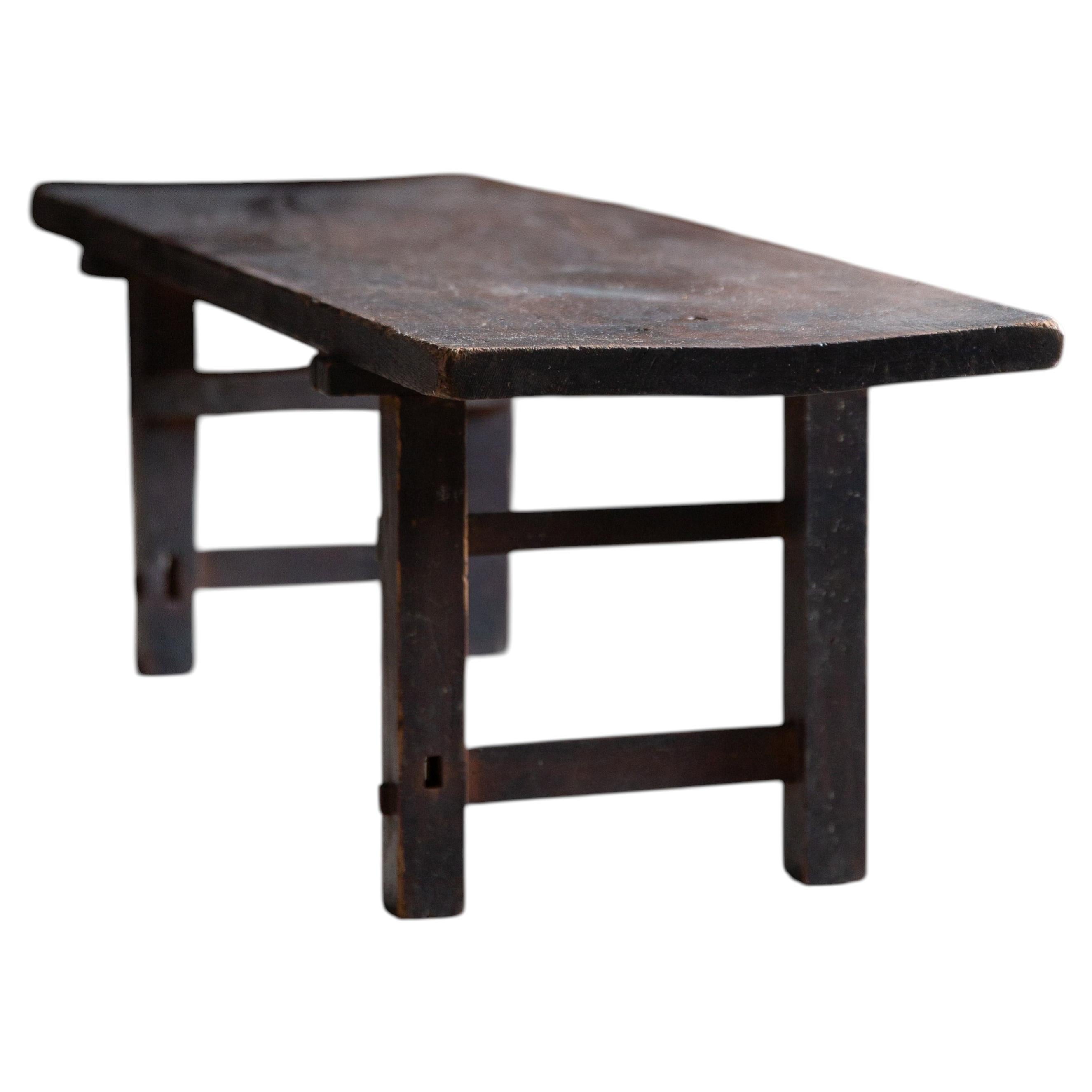 1860s-1910s Meiji Japonés antiguo castaño mesa de centro baja wabi sabi primitivo