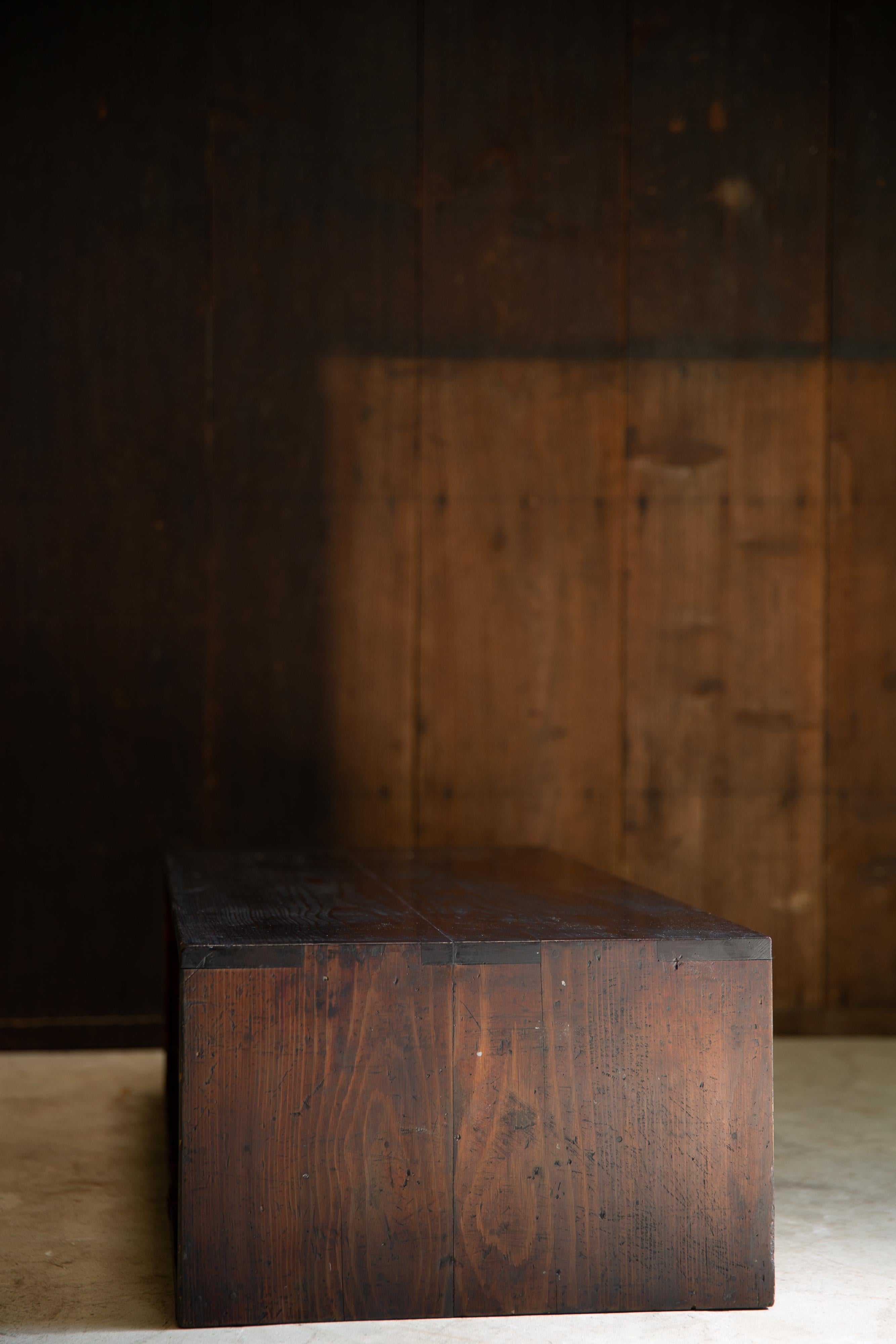 1860s-1910s Meiji Japanese antique wabi sabi Urushi mid Tansu chest of drawers For Sale 5