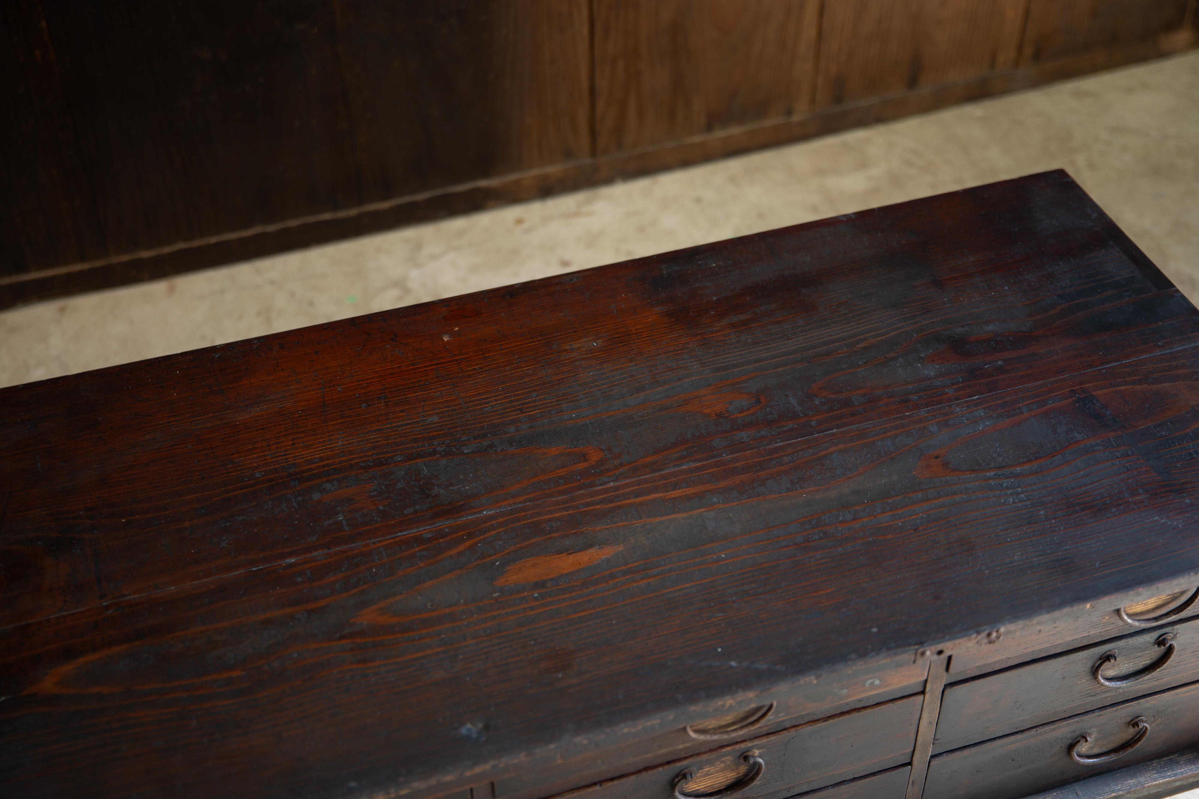 1860s-1910s Meiji Japanese antique wabi sabi Urushi mid Tansu chest of drawers For Sale 8