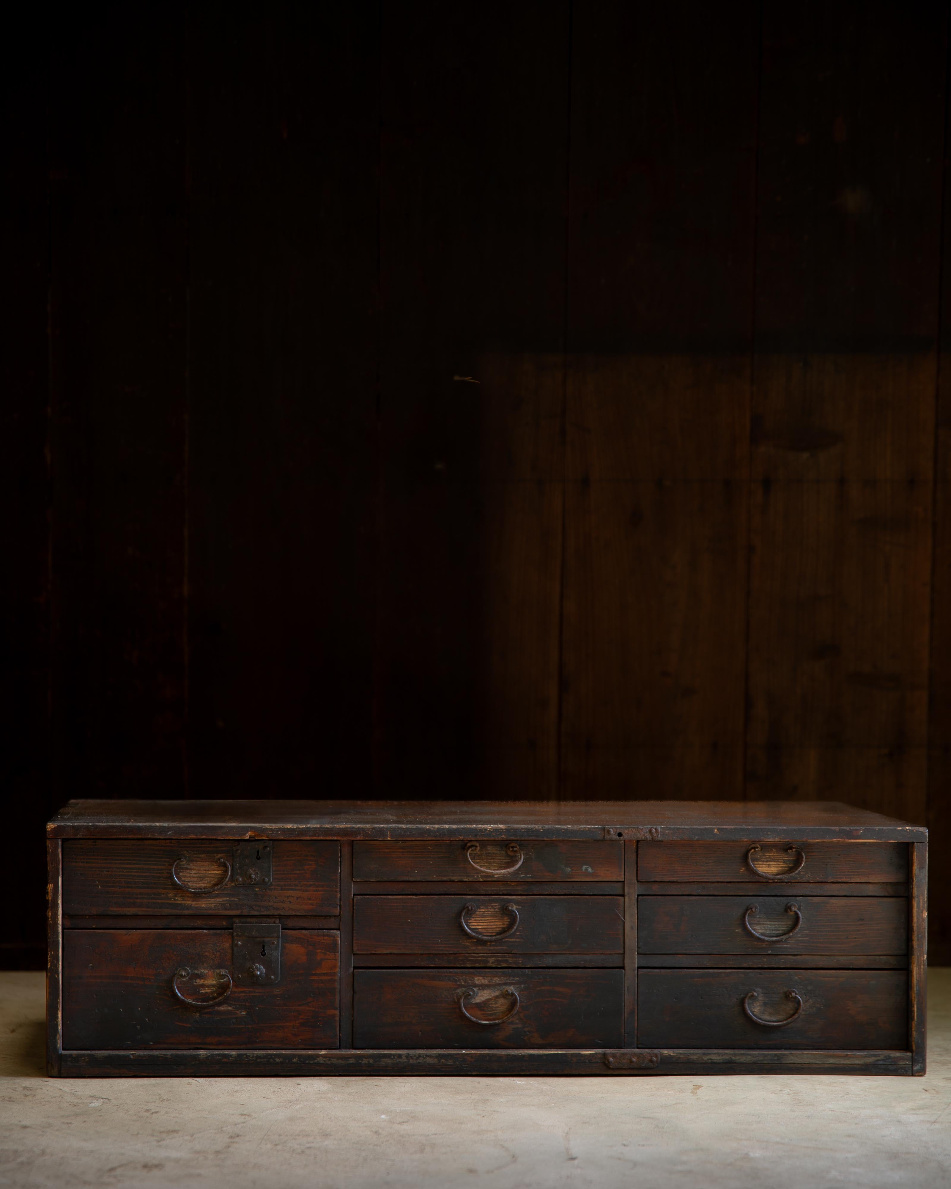 1860s-1910s Meiji Japanese antique wabi sabi Urushi mid Tansu chest of drawers For Sale 9