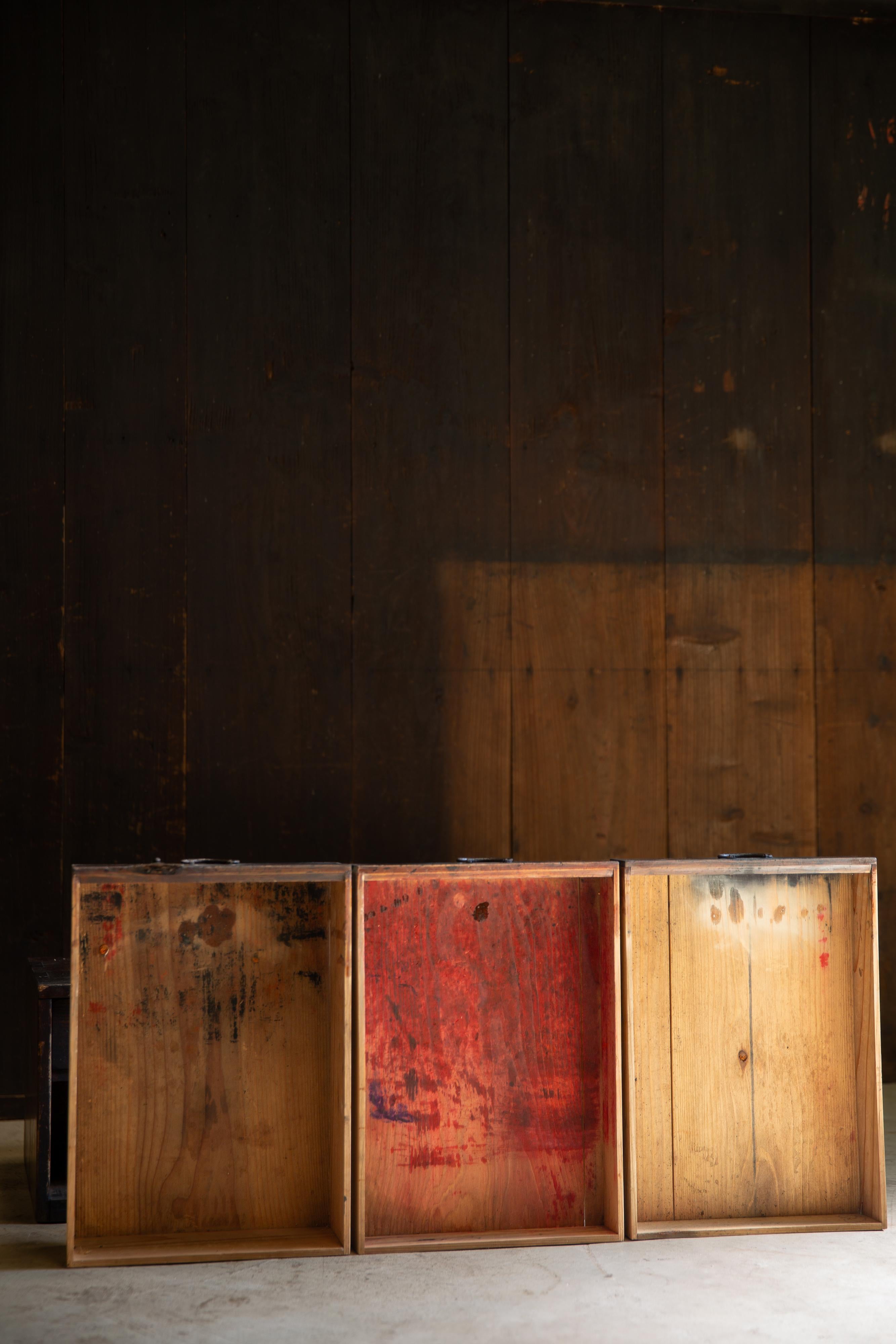 1860s-1910s Meiji Japanese antique wabi sabi Urushi mid Tansu chest of drawers For Sale 10