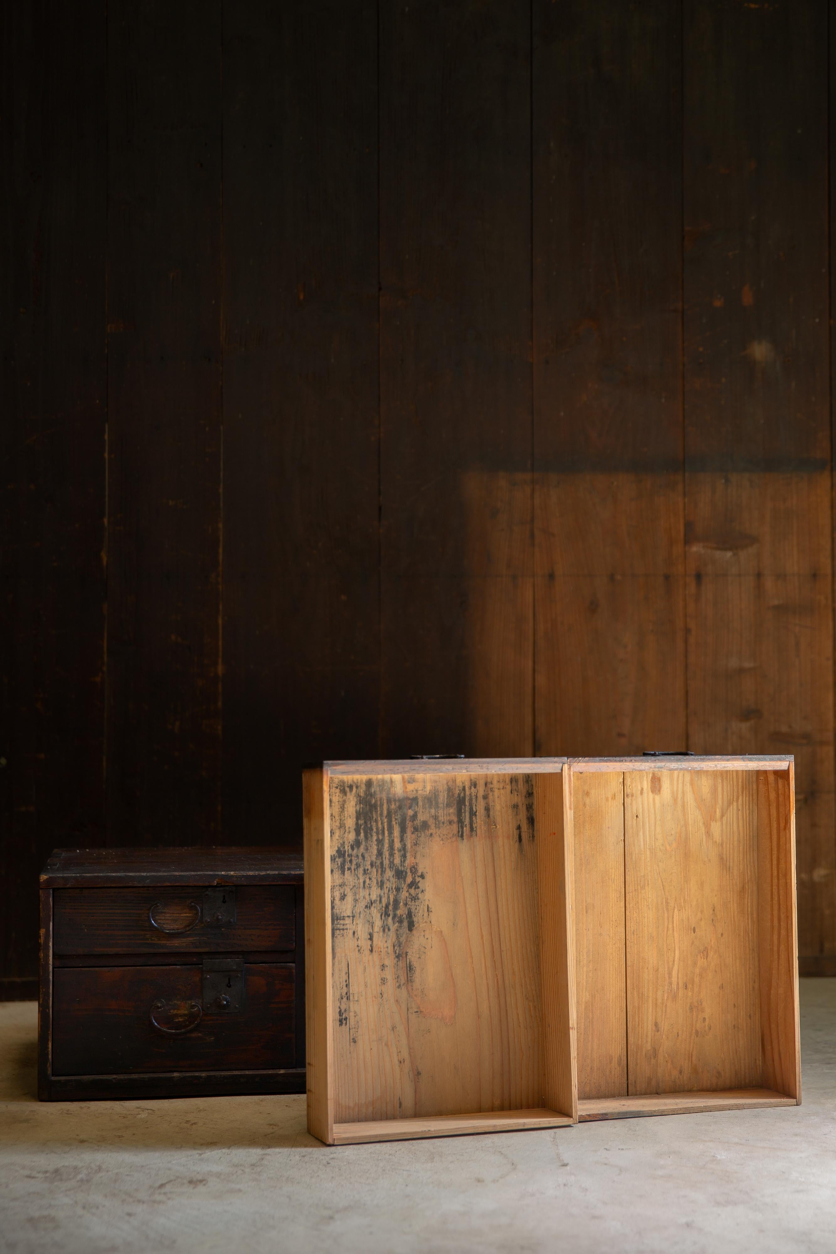 1860s-1910s Meiji Japanese antique wabi sabi Urushi mid Tansu chest of drawers For Sale 11