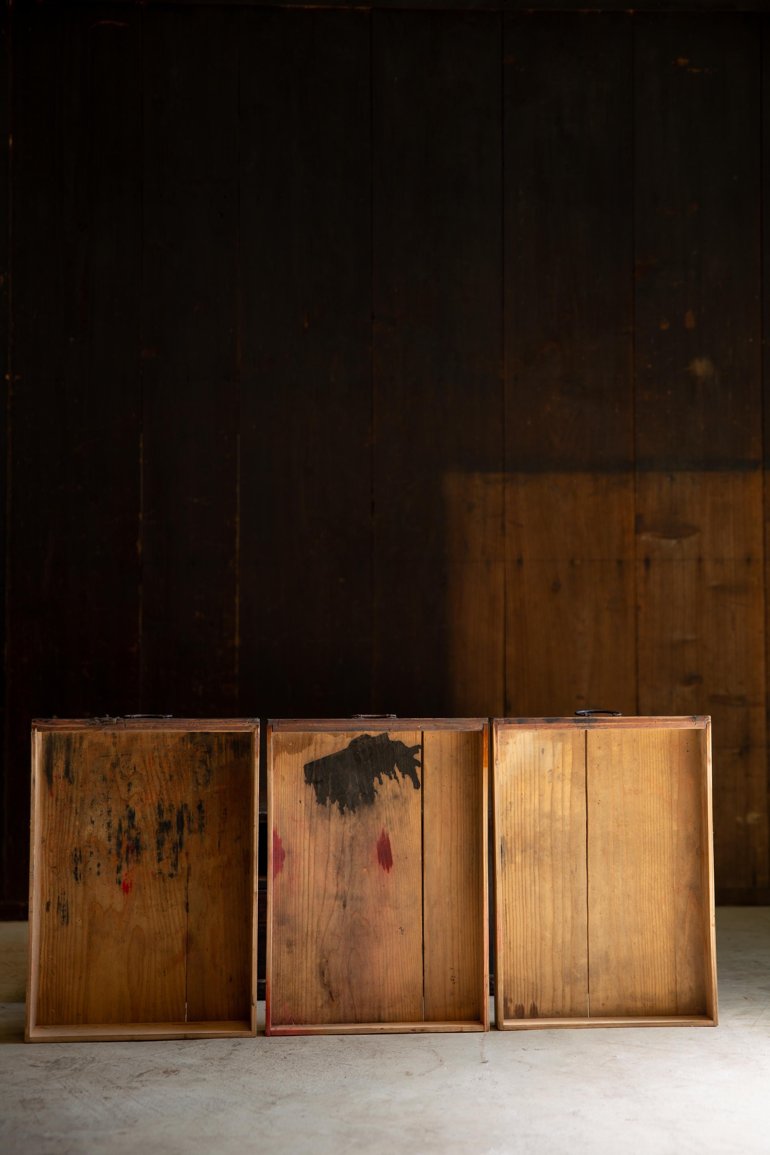 1860s-1910s Meiji Japanese antique wabi sabi Urushi mid Tansu chest of drawers For Sale 12