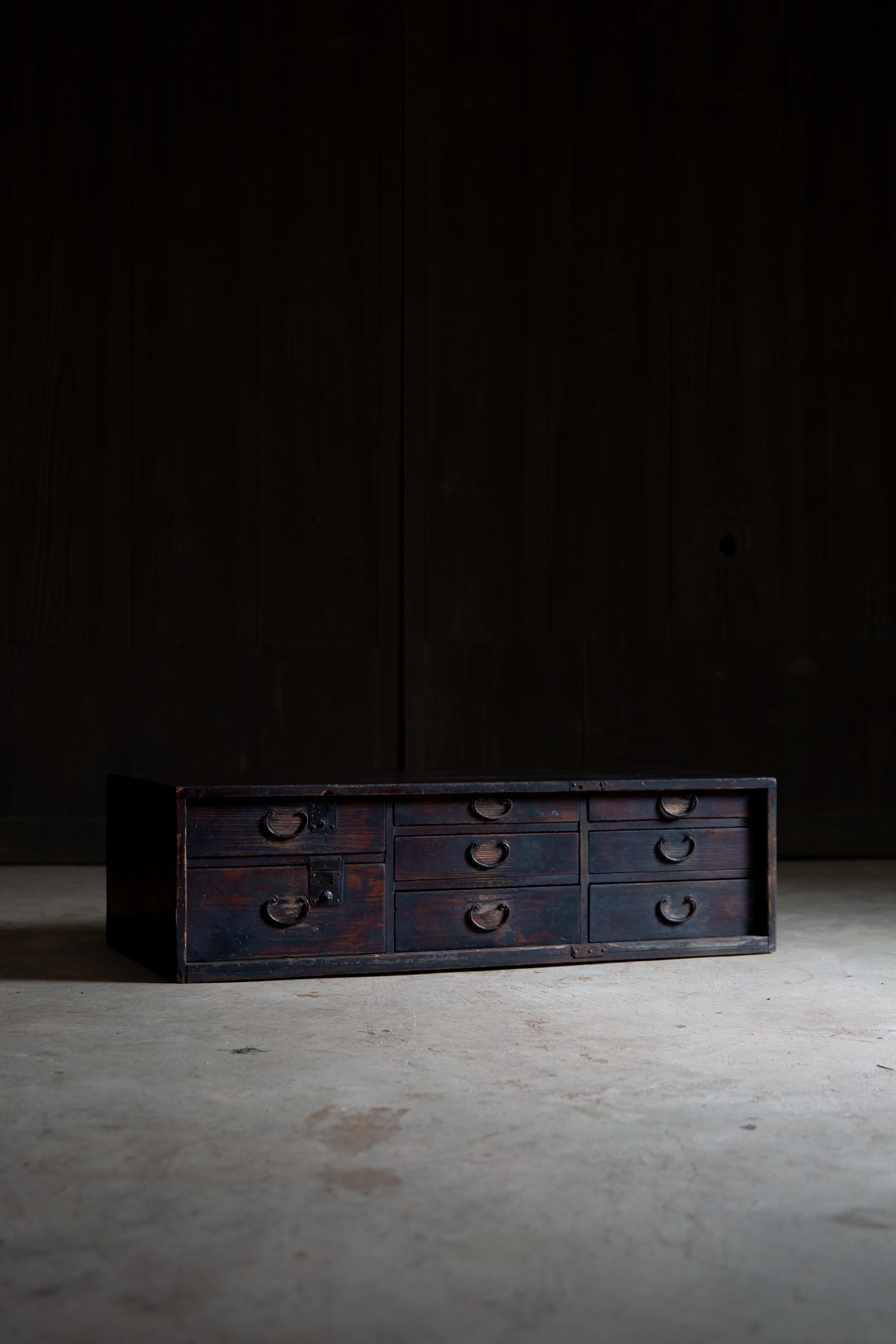 1860er-1910er Jahre Meiji Japanische antike wabi sabi Urushi mittel Tansu Kommode im Angebot 8
