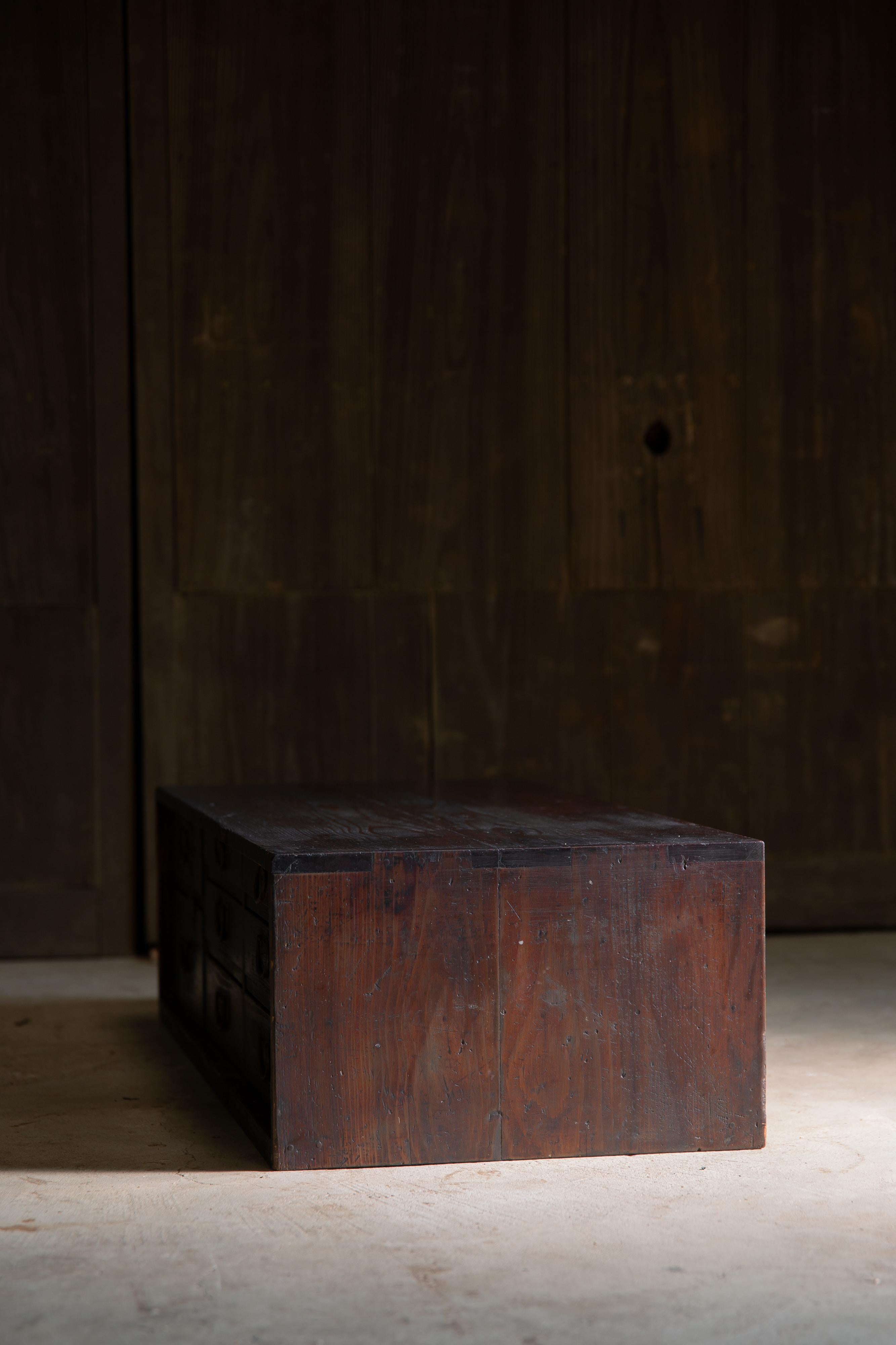 1860er-1910er Jahre Meiji Japanische antike wabi sabi Urushi mittel Tansu Kommode im Angebot 1