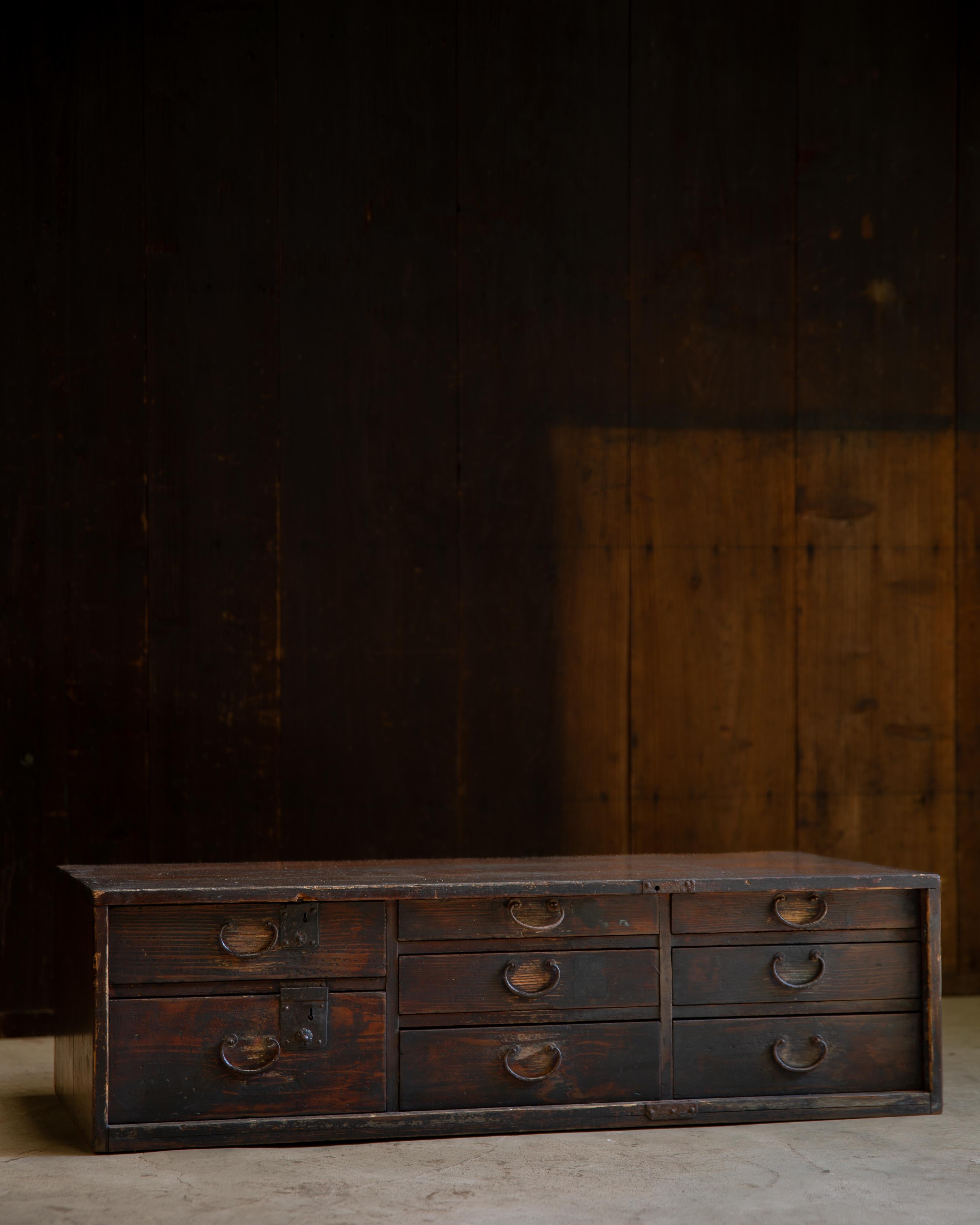 Lacquered 1860s-1910s Meiji Japanese antique wabi sabi Urushi mid Tansu chest of drawers For Sale