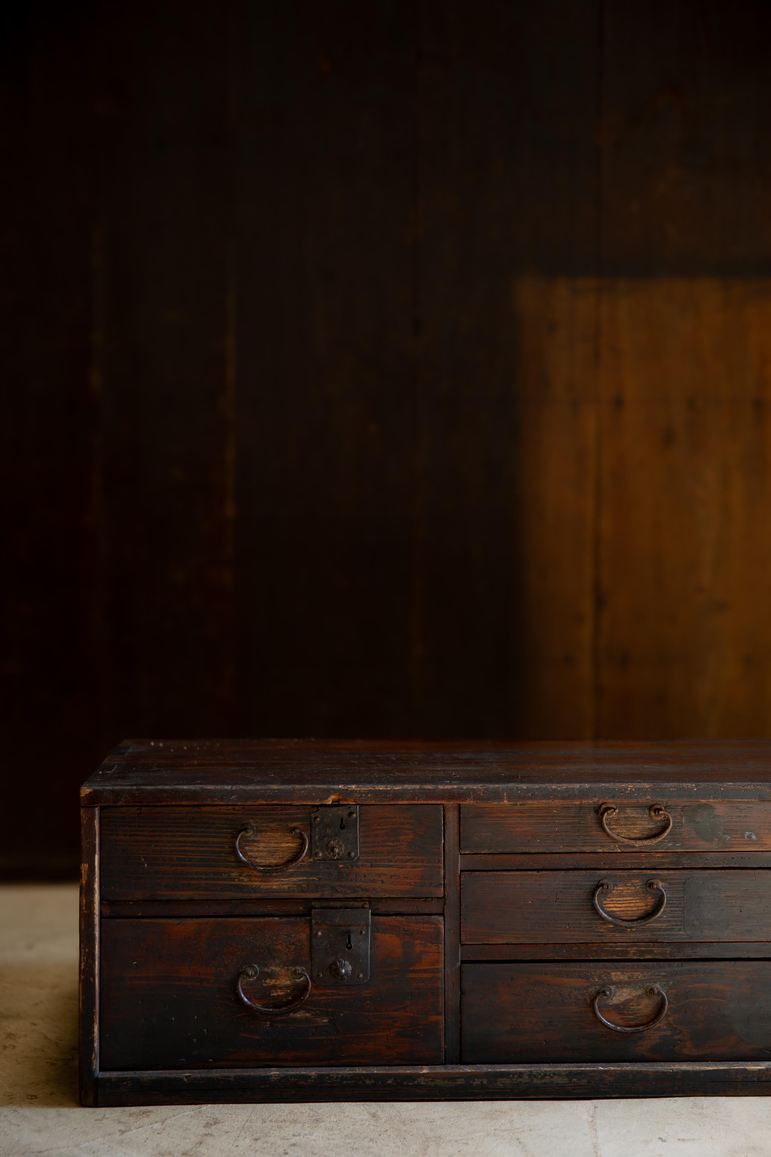 Wood 1860s-1910s Meiji Japanese antique wabi sabi Urushi mid Tansu chest of drawers For Sale